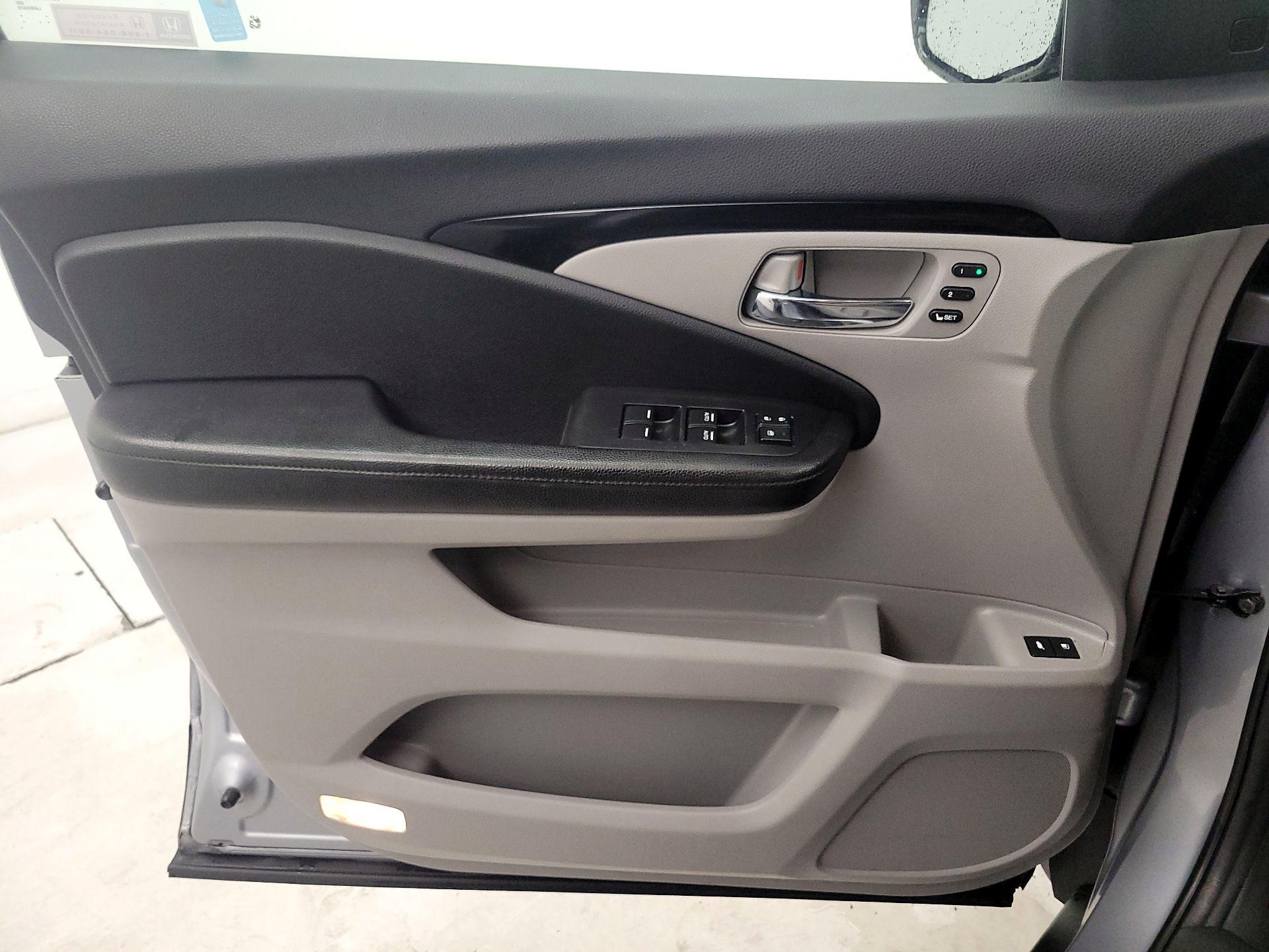 Thumbnail: 2020 Honda Pilot - 10