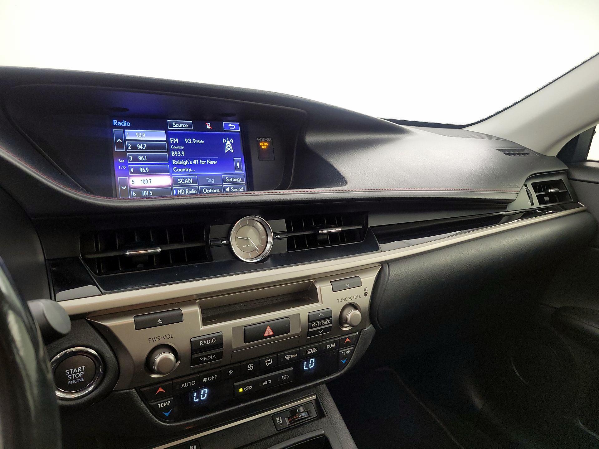 Thumbnail: 2015 Lexus ES - 16