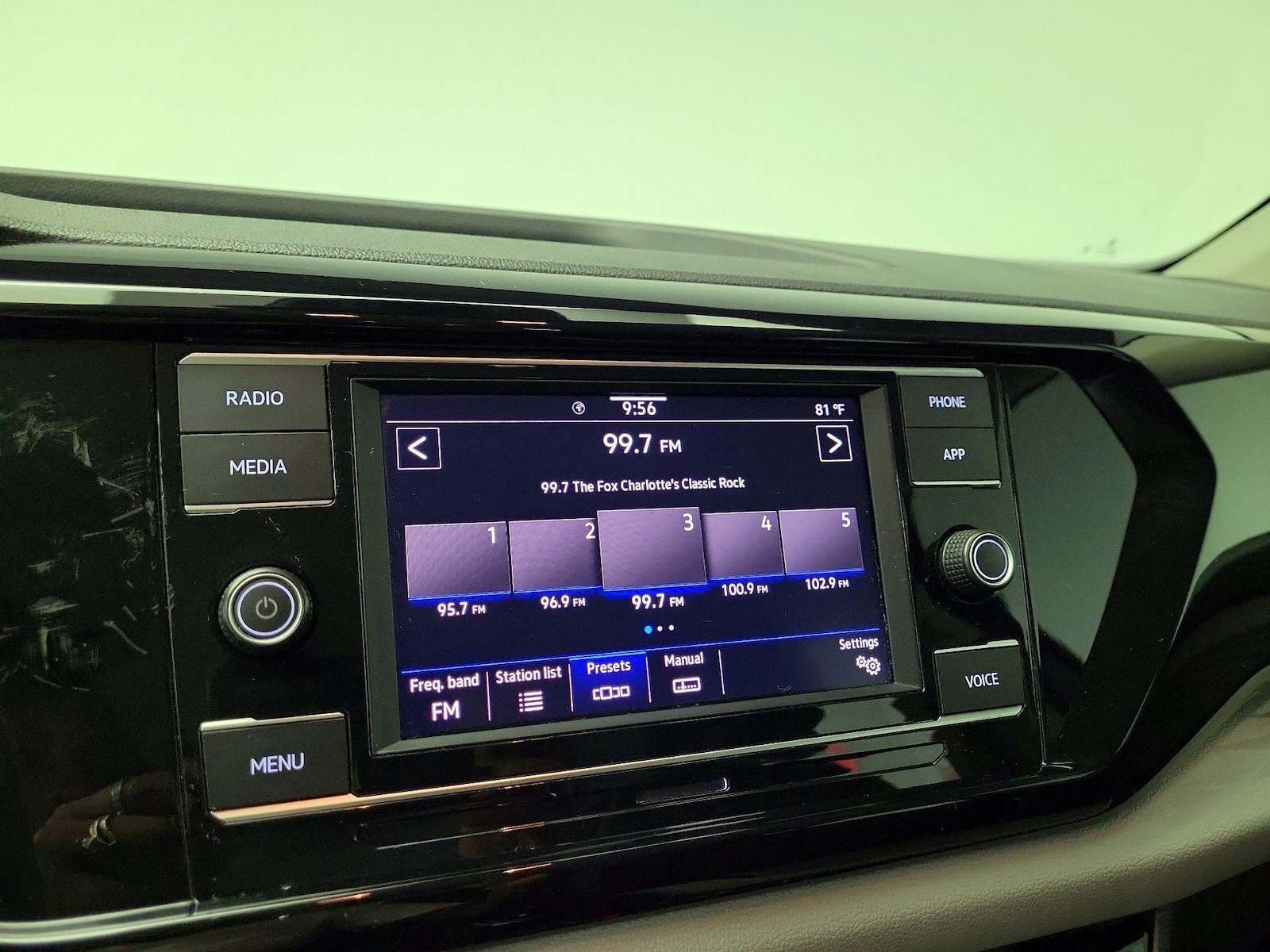2024 Volkswagen Taos S - Photo 16