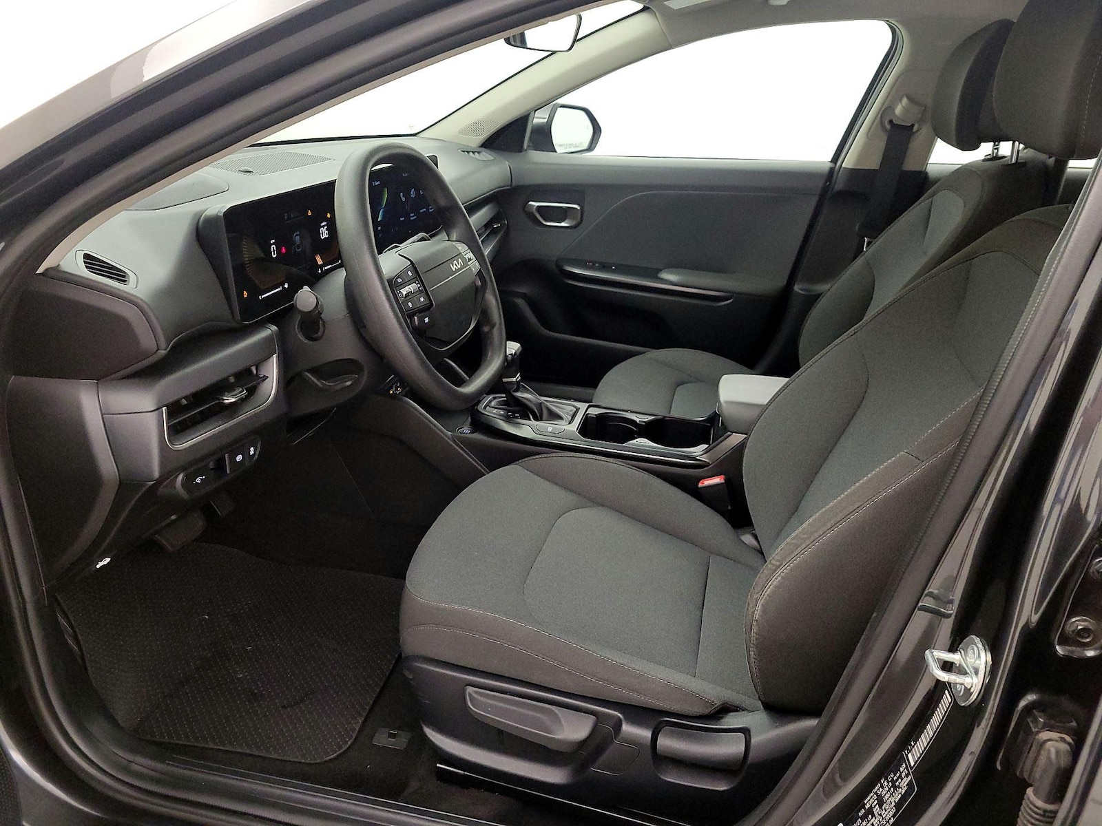 2025 Kia K4 LXS - Photo 12