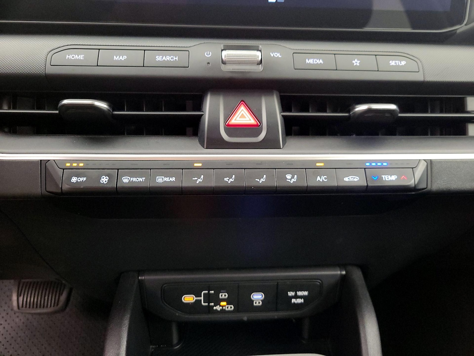 2025 Kia K4 LXS - Photo 17