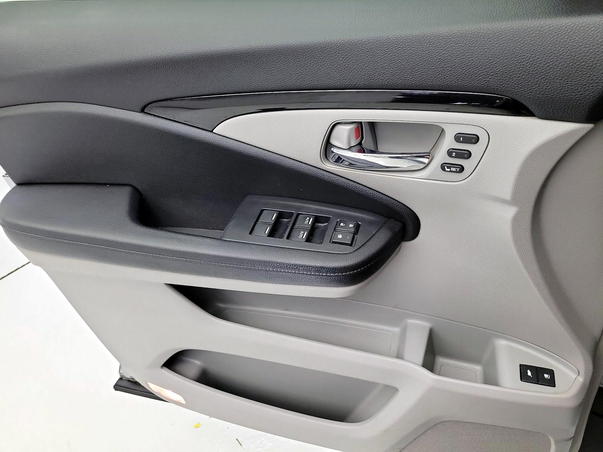Thumbnail: 2016 Honda Pilot - 12