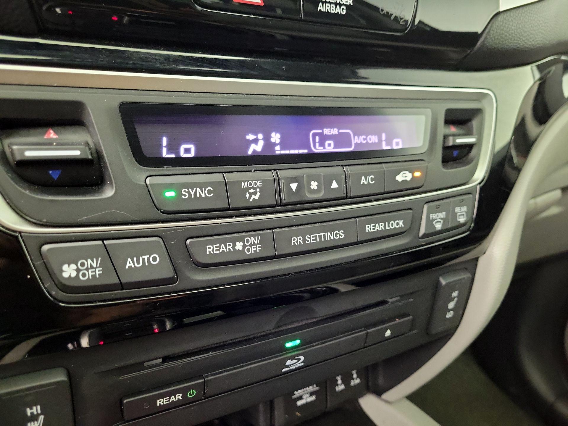 Thumbnail: 2016 Honda Pilot - 17
