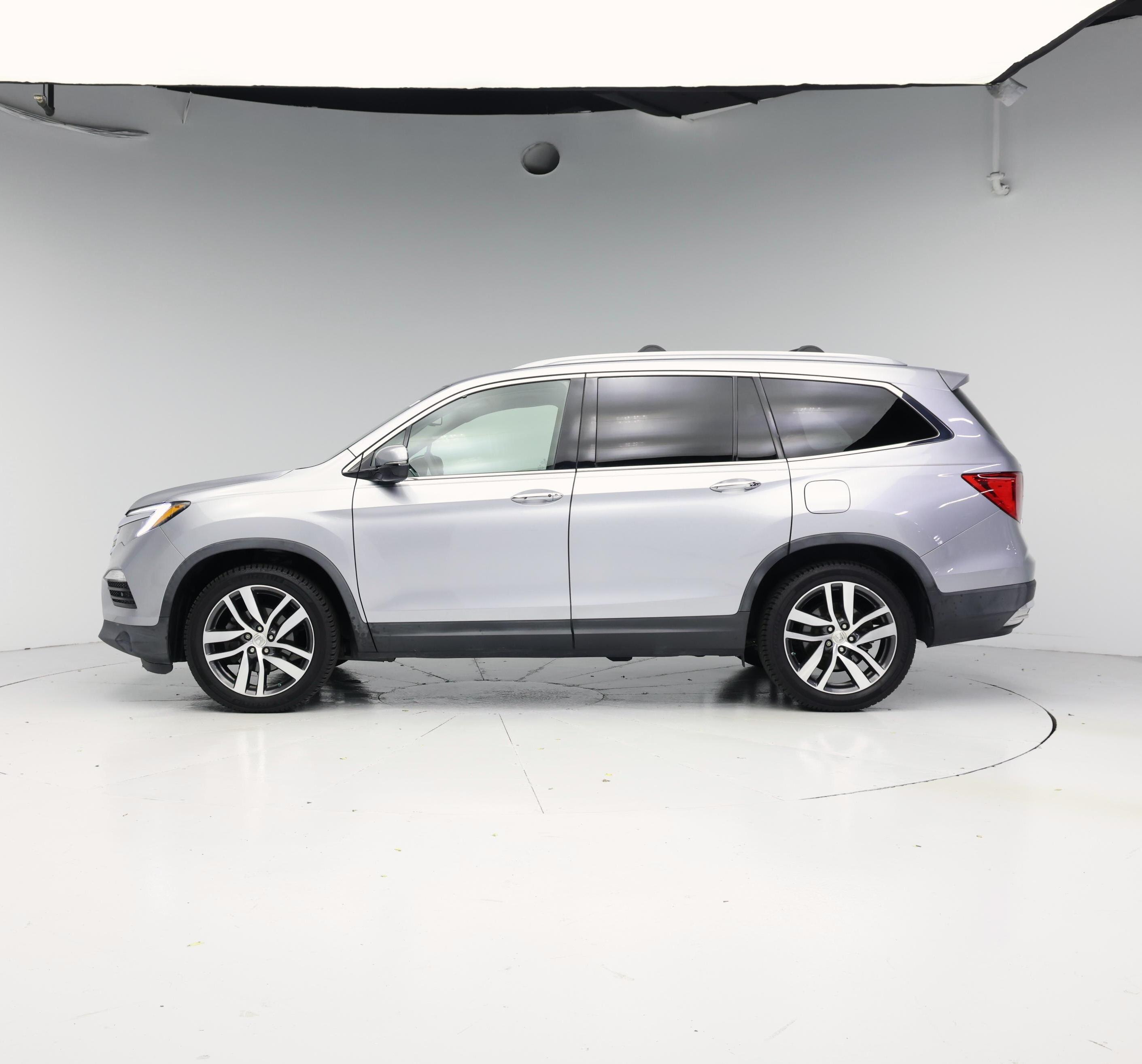 Thumbnail: 2016 Honda Pilot - 3