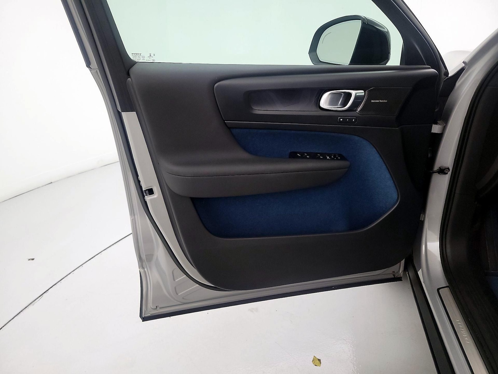 2023 Volvo XC40 Ultimate - Photo 13