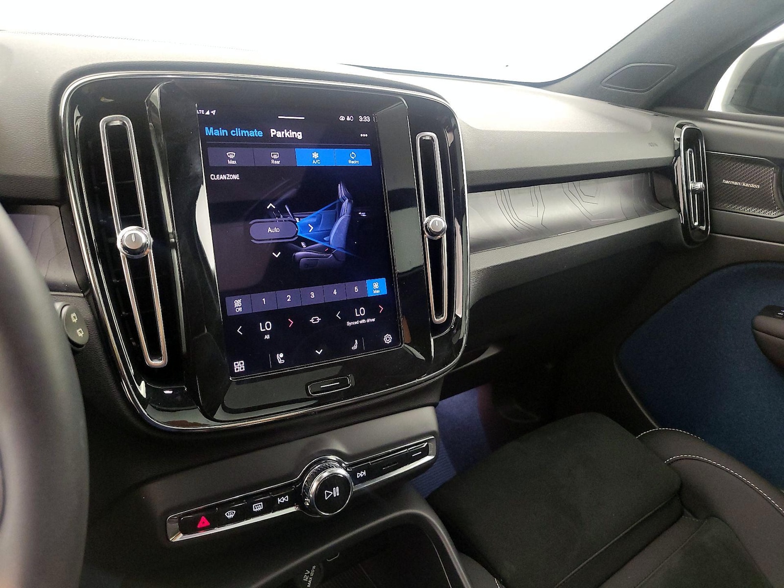 2023 Volvo XC40 Ultimate - Photo 18
