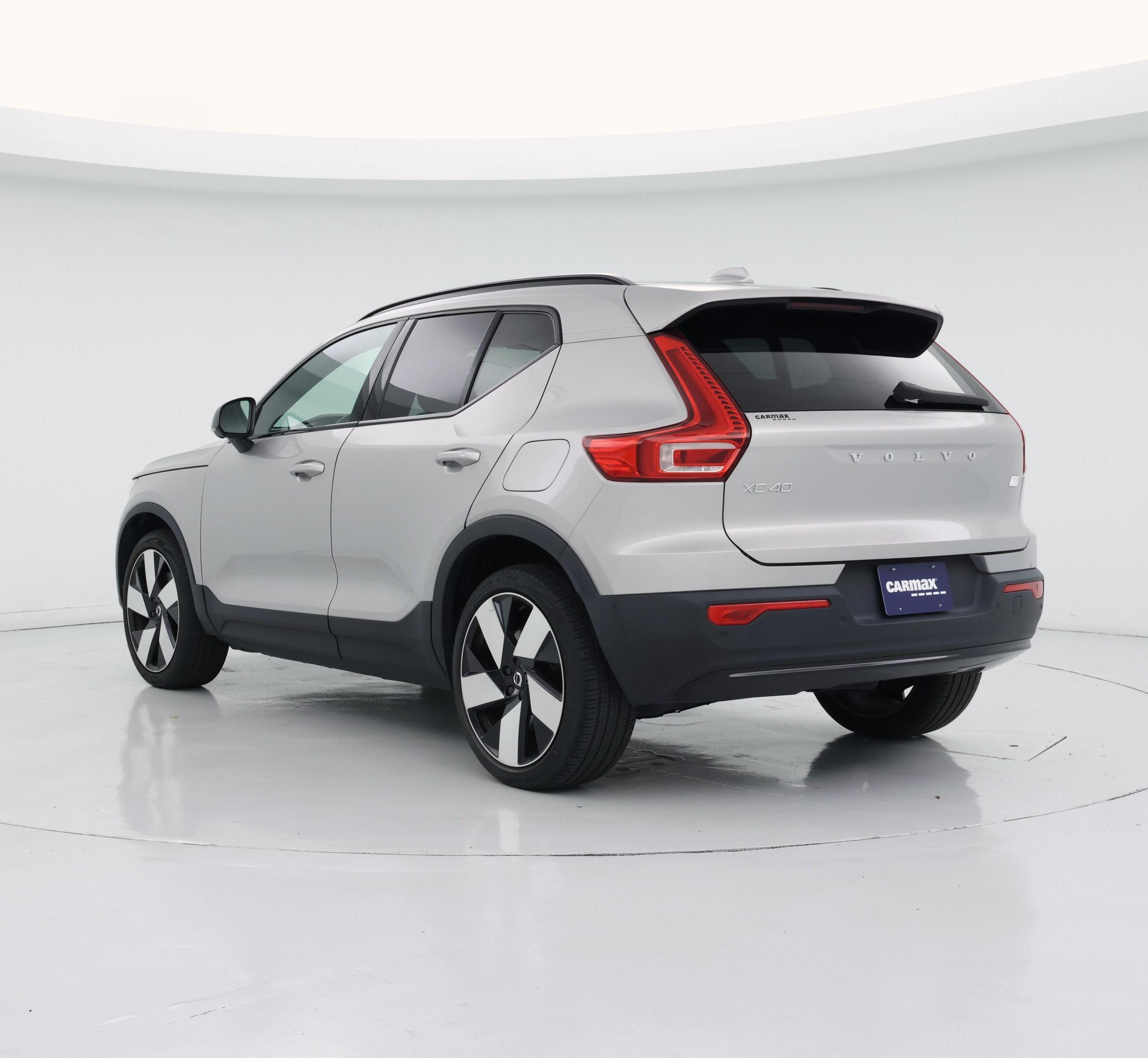 Thumbnail: 2023 Volvo XC40 - 2