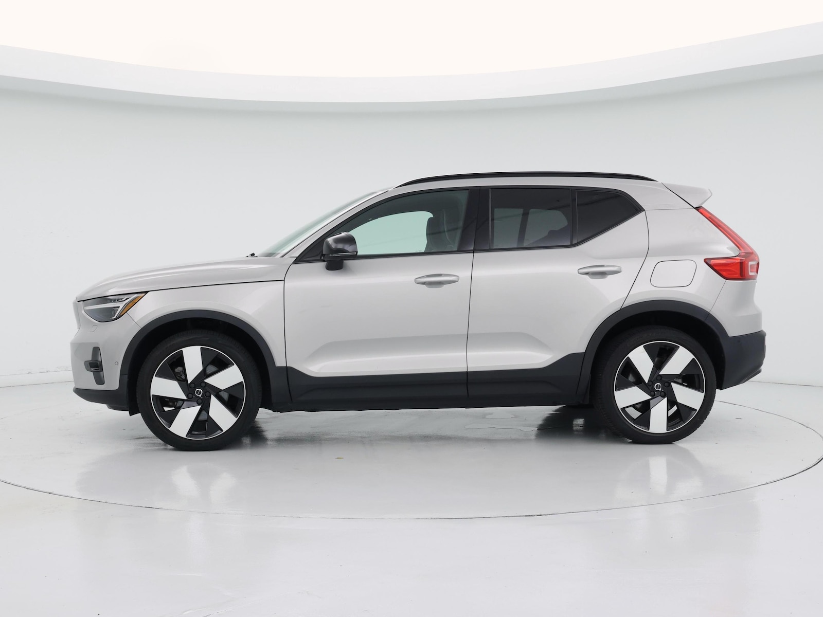 2023 Volvo XC40 Ultimate - Photo 4