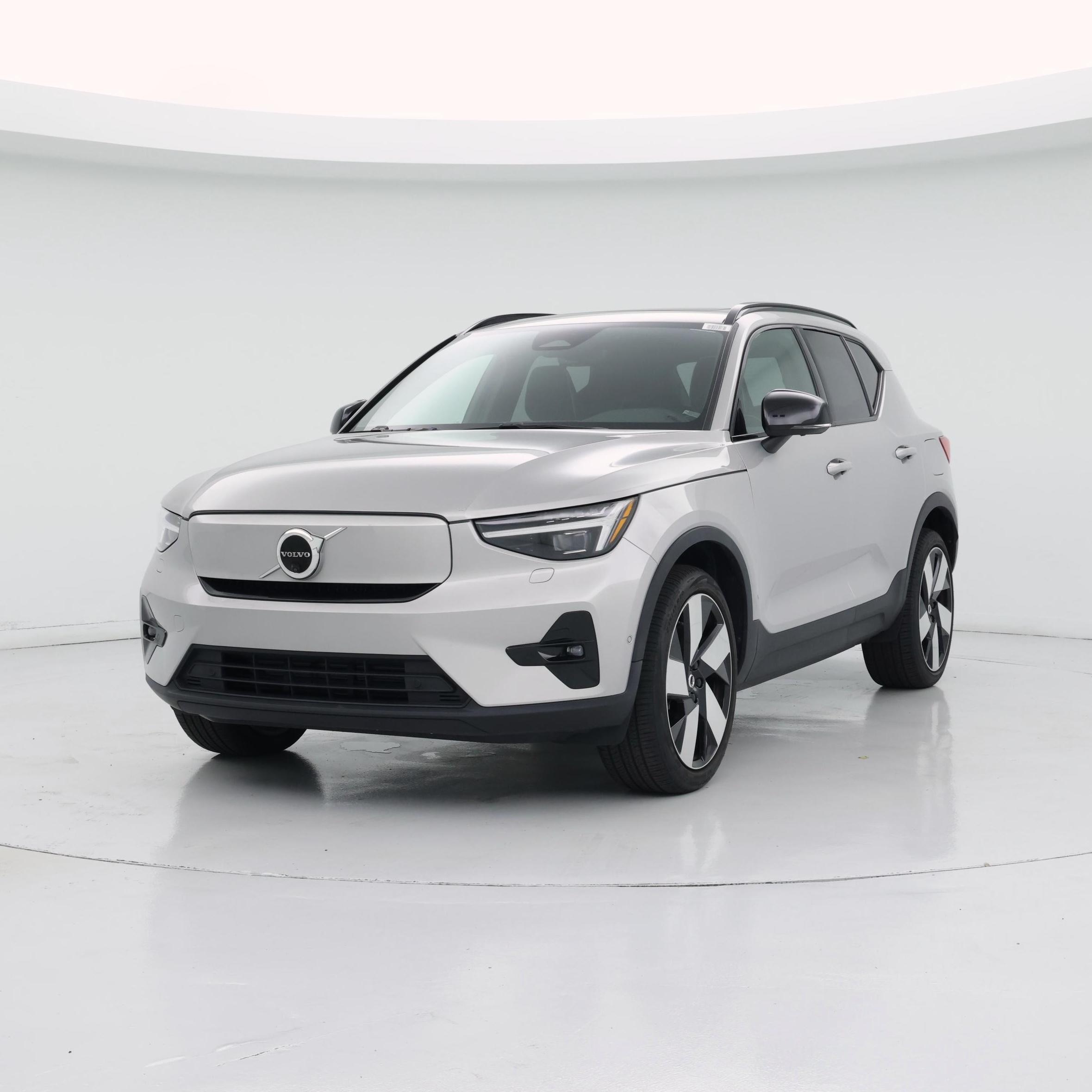 Thumbnail: 2023 Volvo XC40 - 4