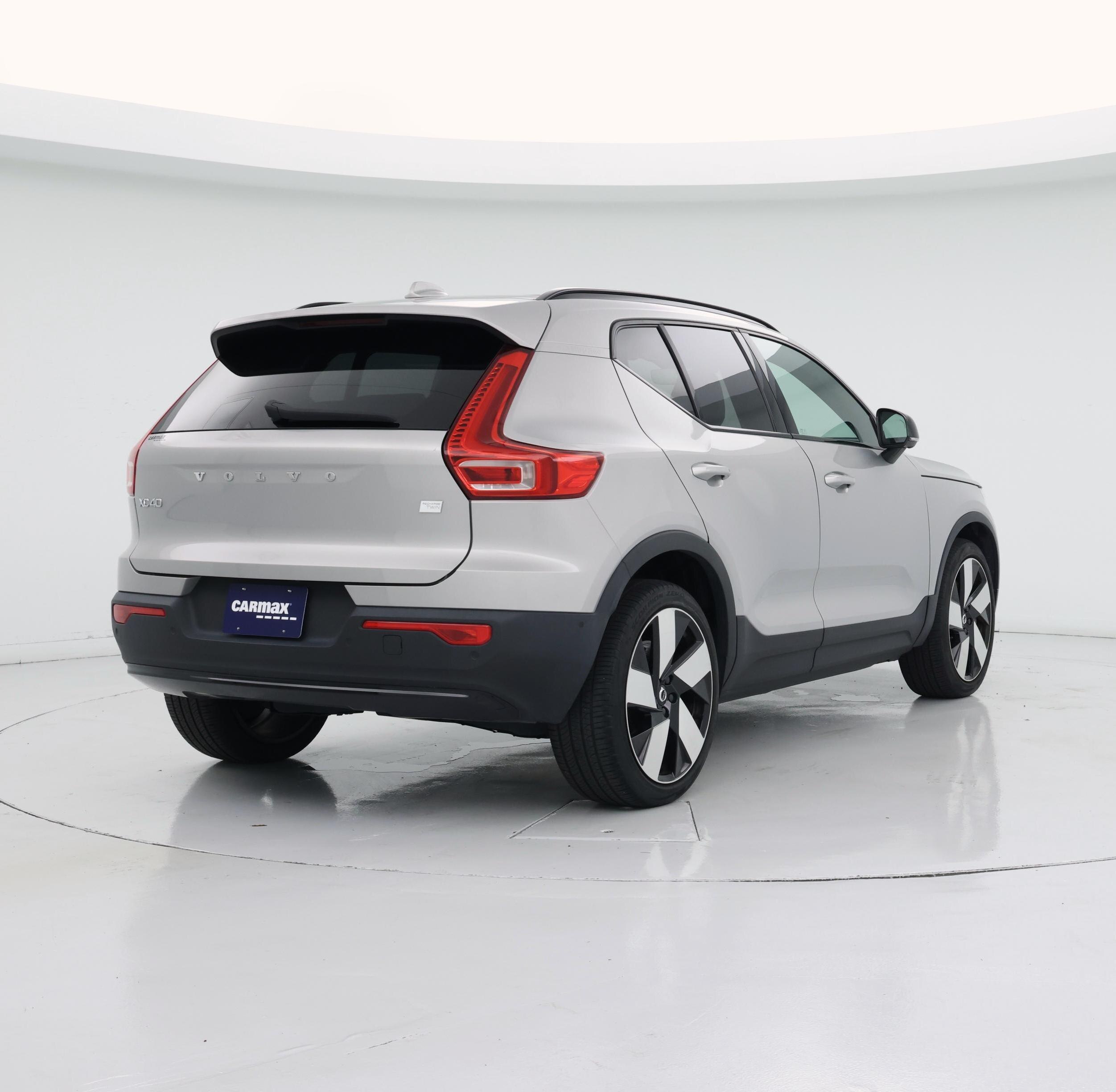 Thumbnail: 2023 Volvo XC40 - 8