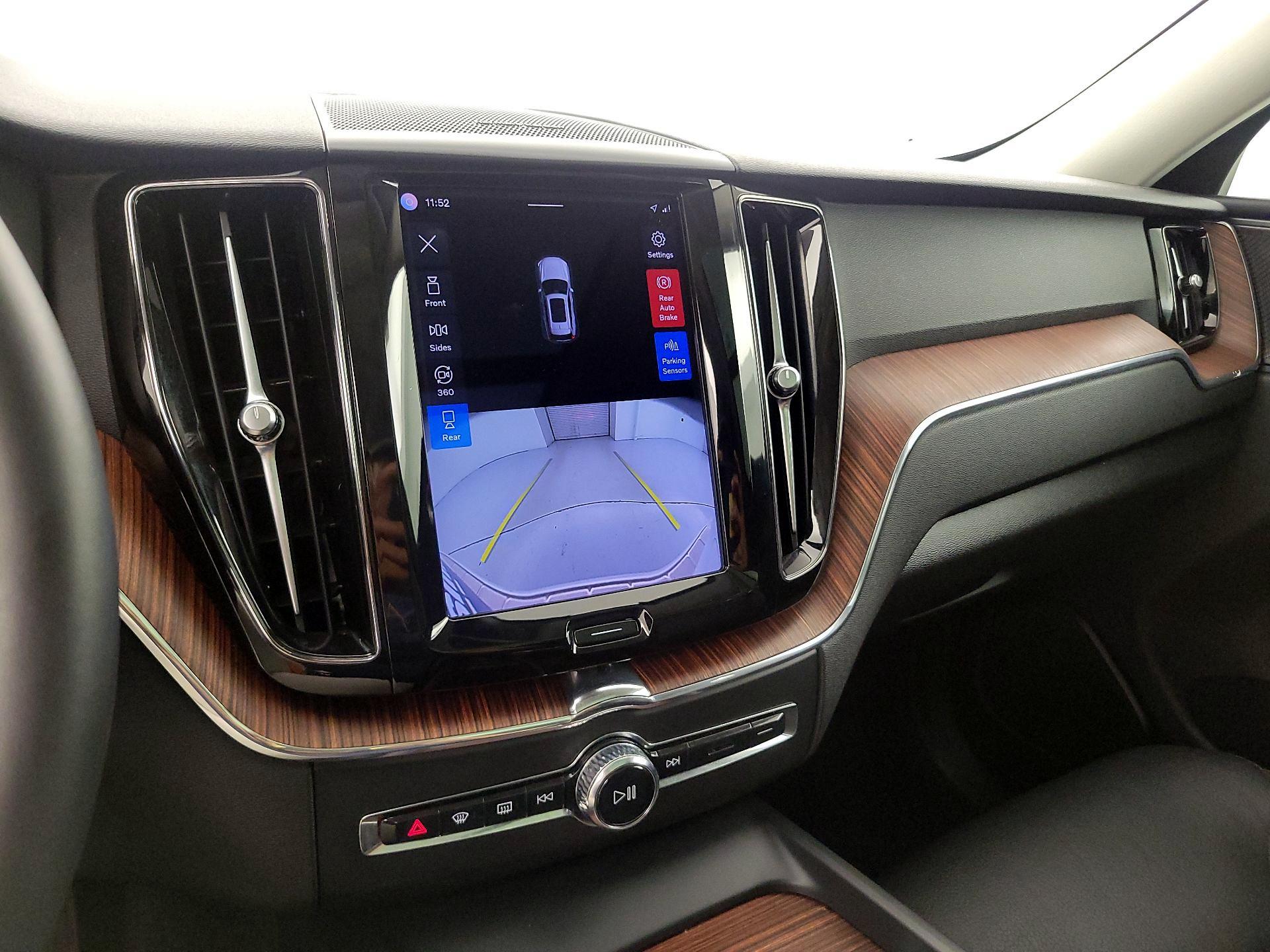 Thumbnail: 2023 Volvo XC60 - 15