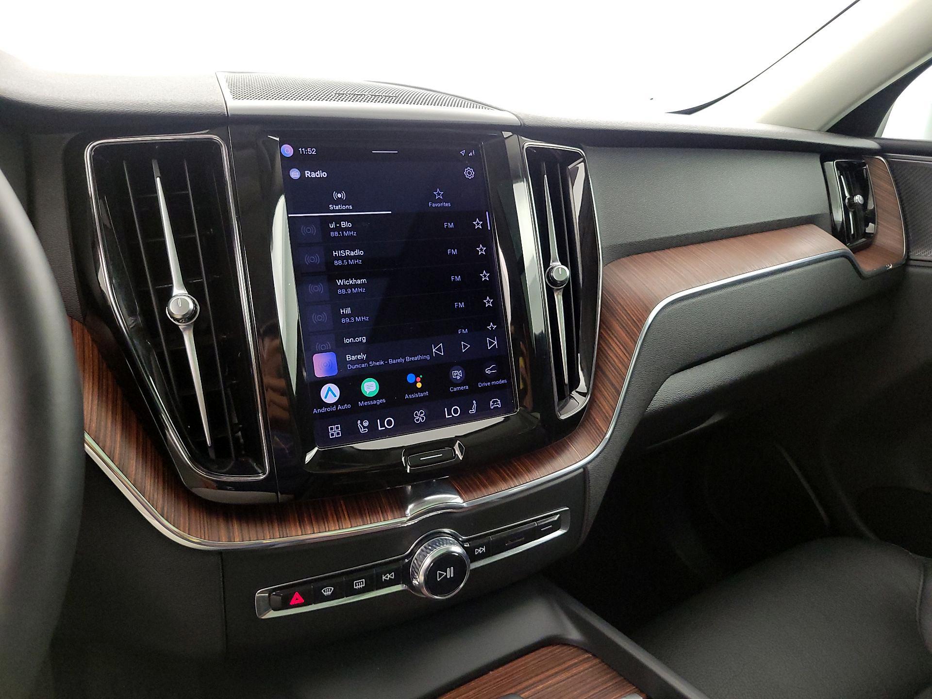 Thumbnail: 2023 Volvo XC60 - 16