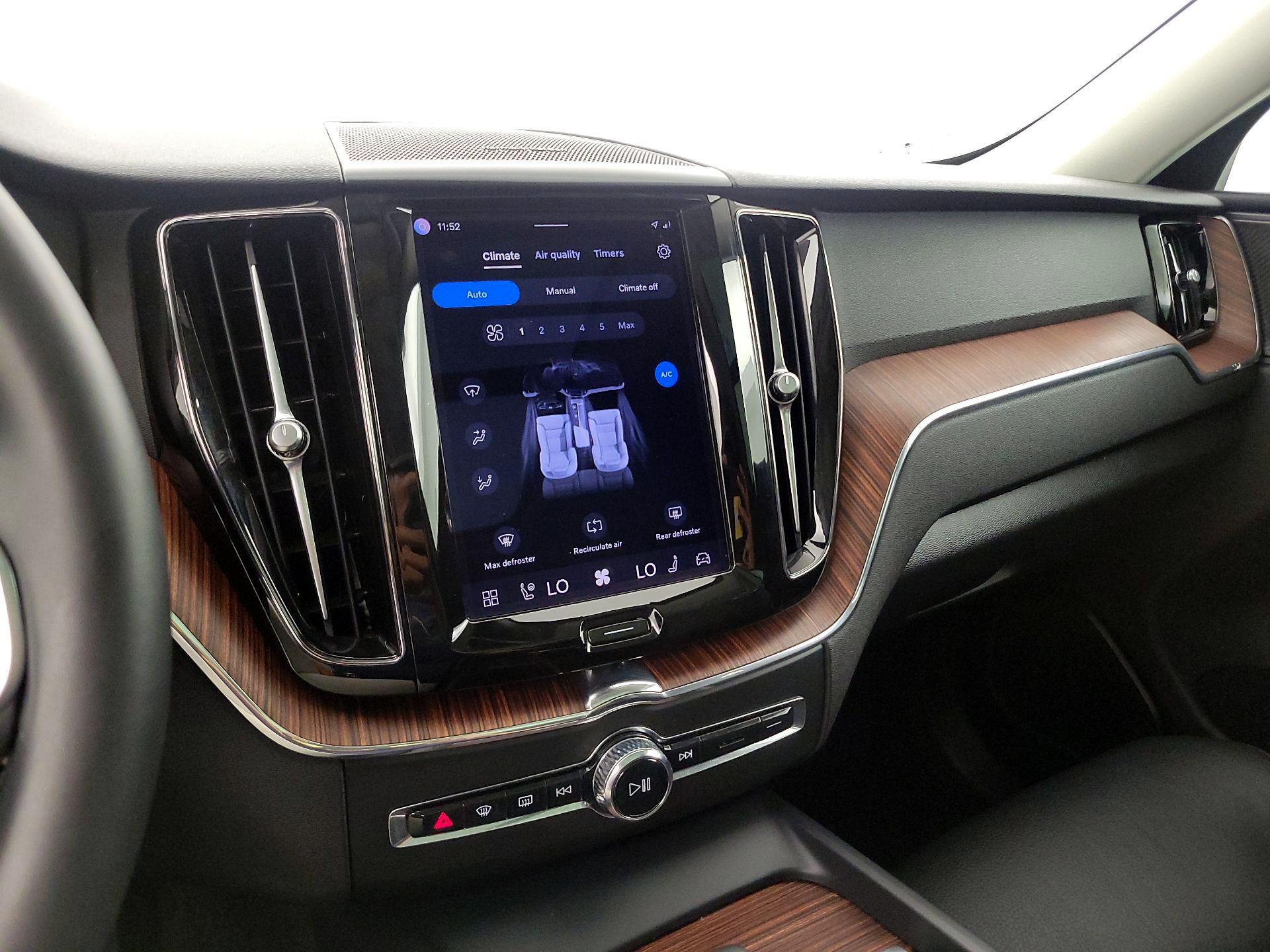 Thumbnail: 2023 Volvo XC60 - 17