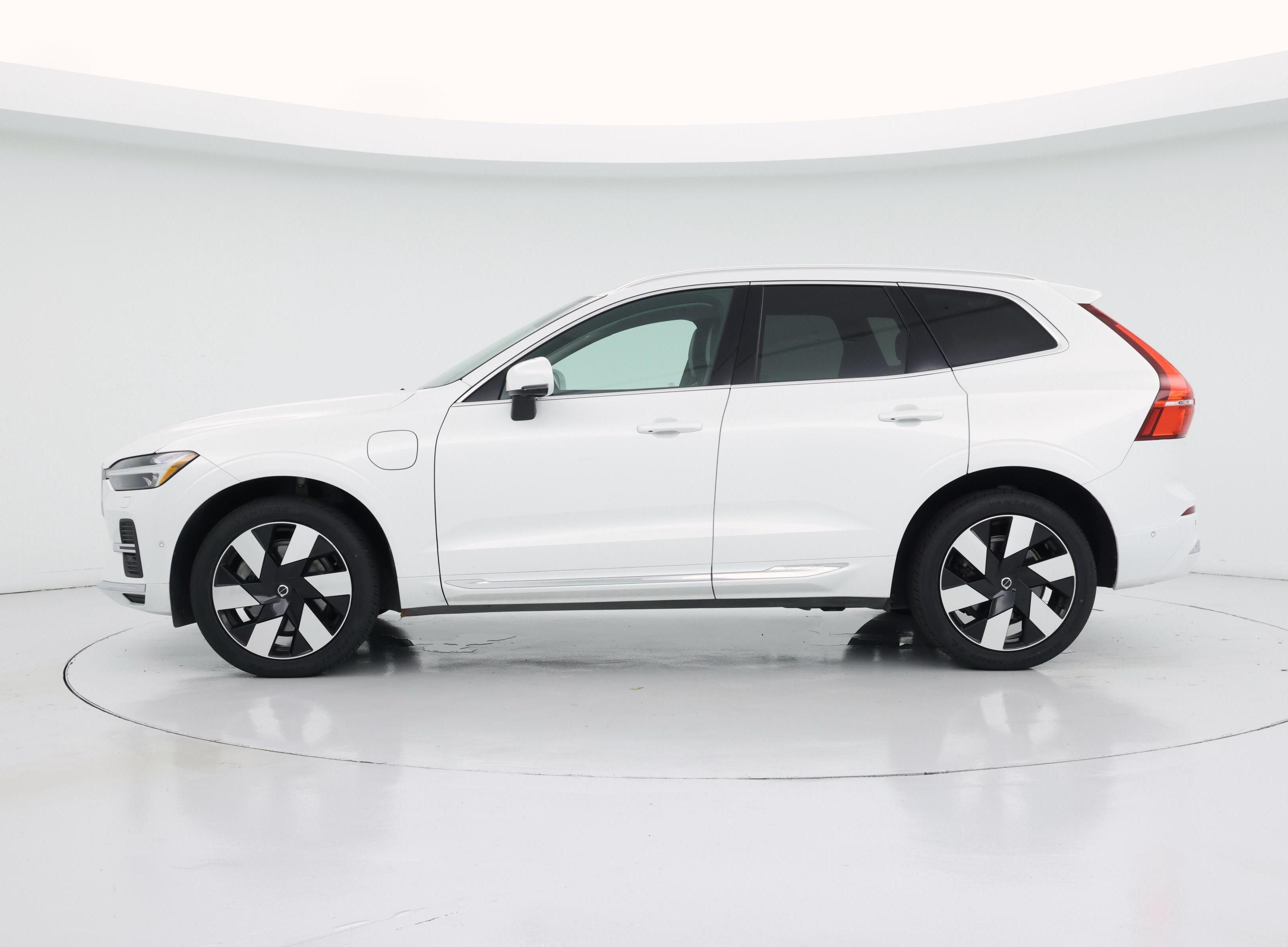 Thumbnail: 2023 Volvo XC60 - 3
