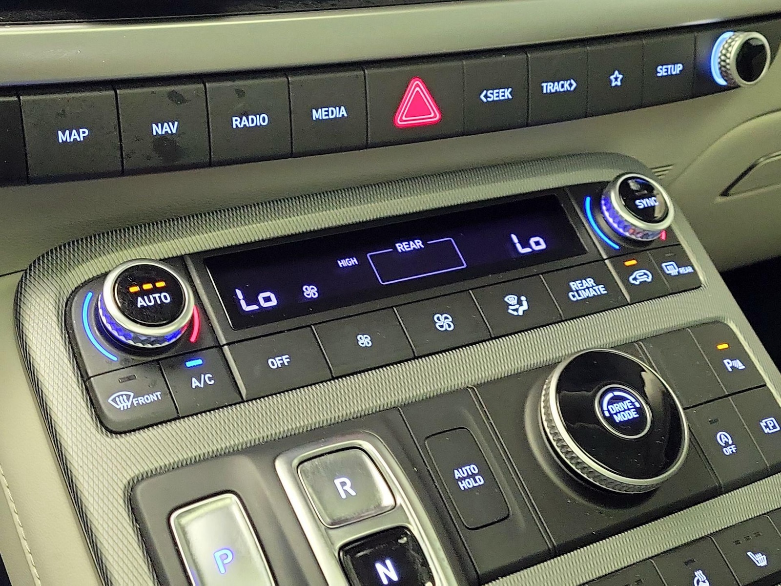 2025 Hyundai Palisade Limited - Photo 17