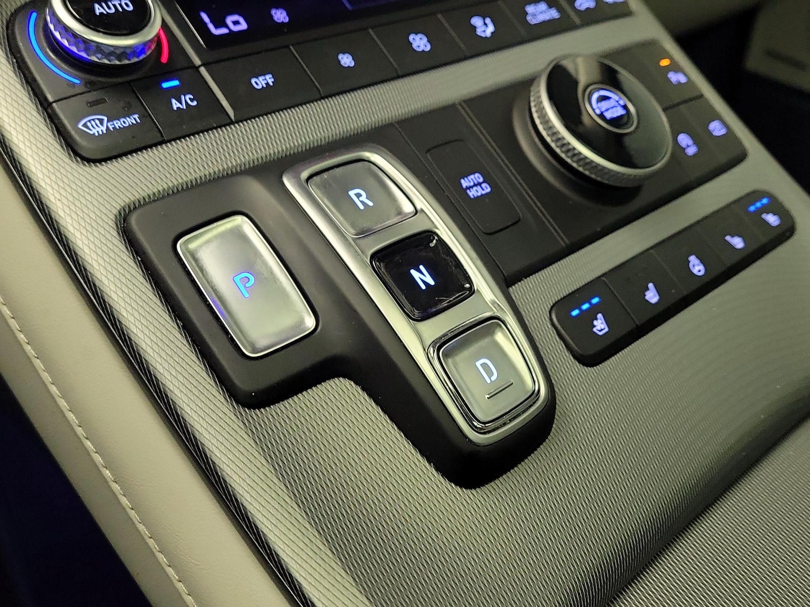 2025 Hyundai Palisade Limited - Photo 18