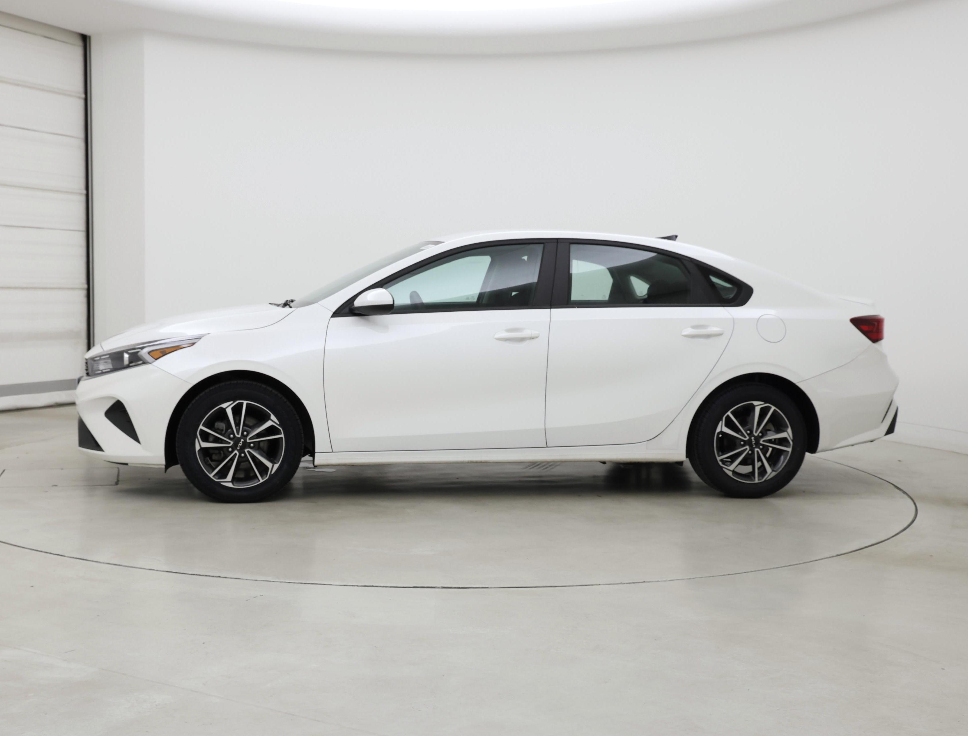 Thumbnail: 2024 Kia Forte - 3