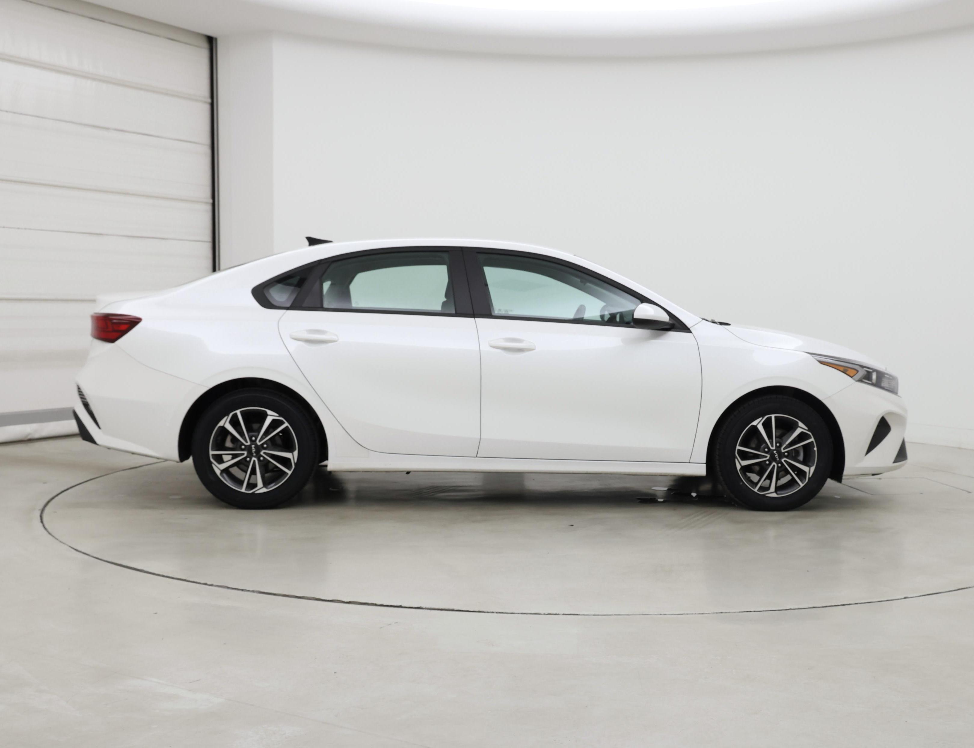 Thumbnail: 2024 Kia Forte - 7