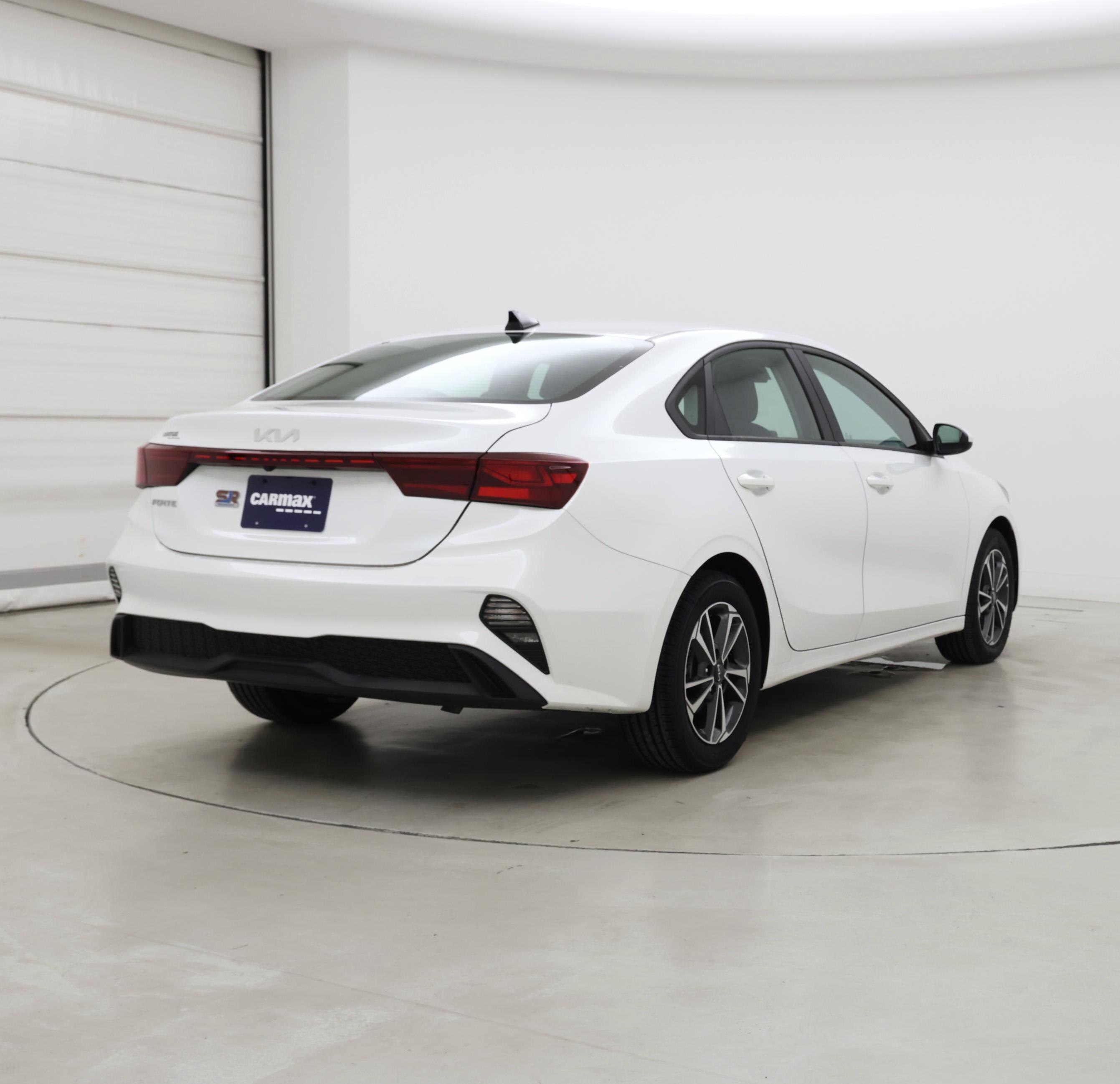 Thumbnail: 2024 Kia Forte - 8