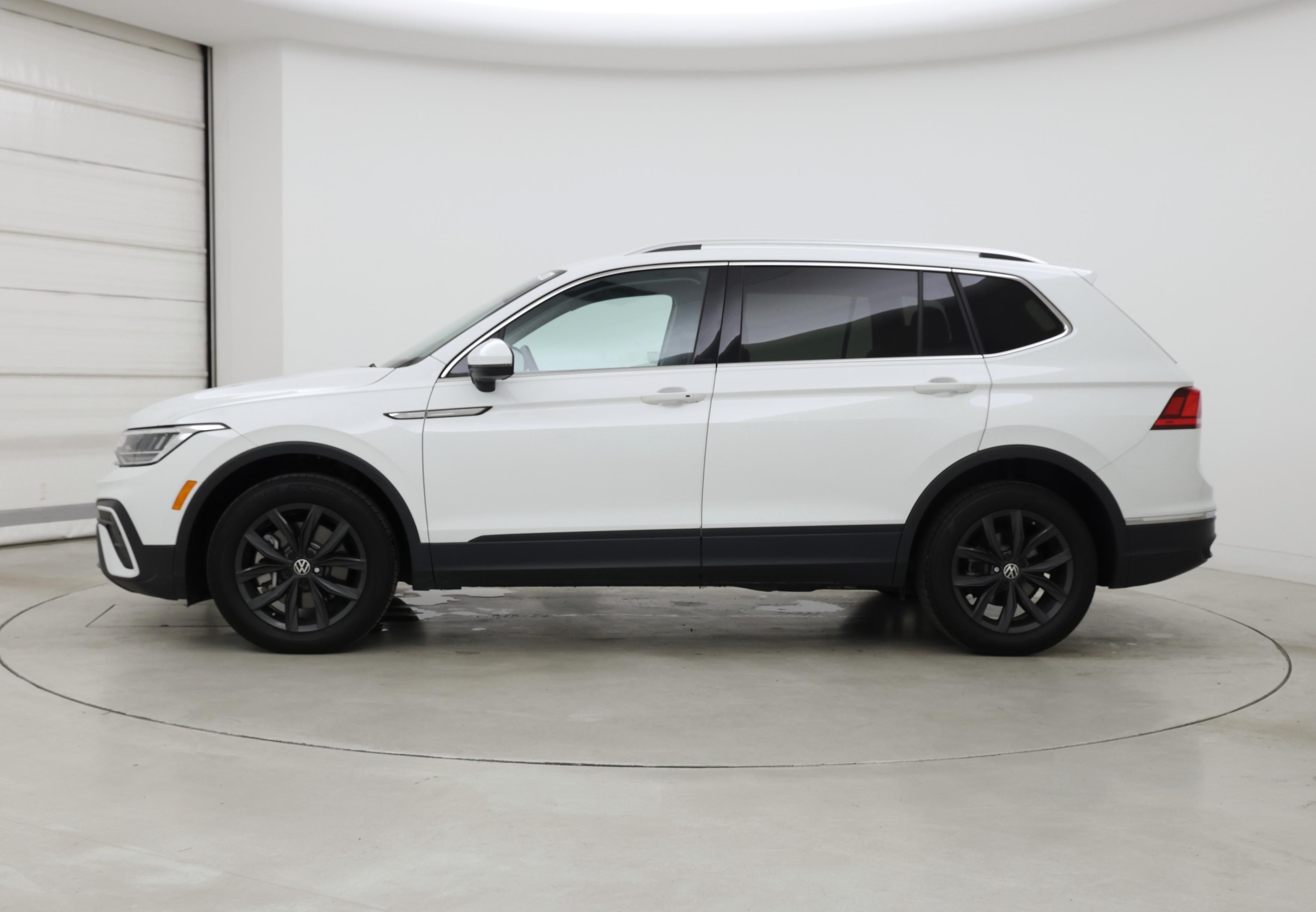 Thumbnail: 2024 Volkswagen Tiguan - 3