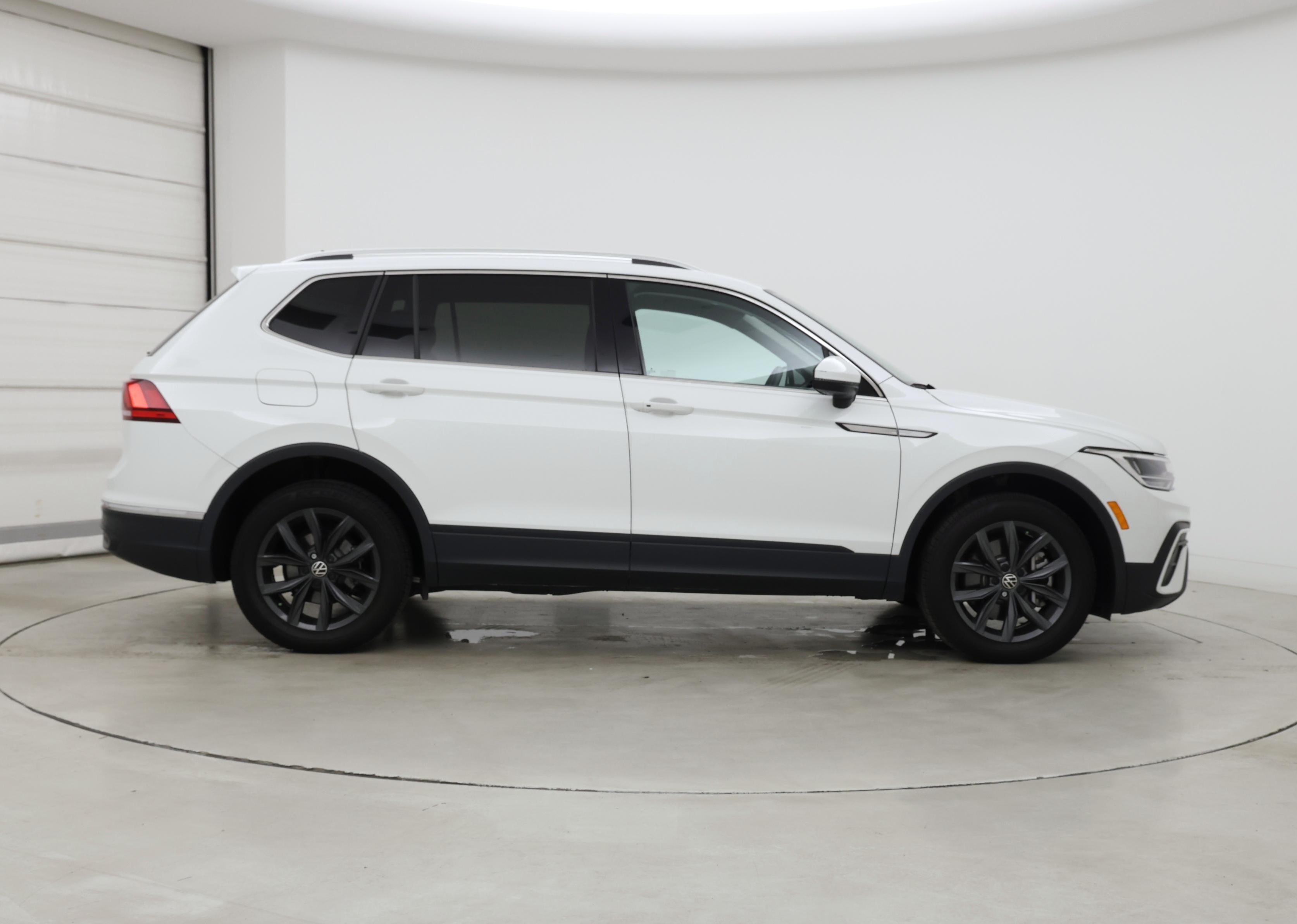 Thumbnail: 2024 Volkswagen Tiguan - 7