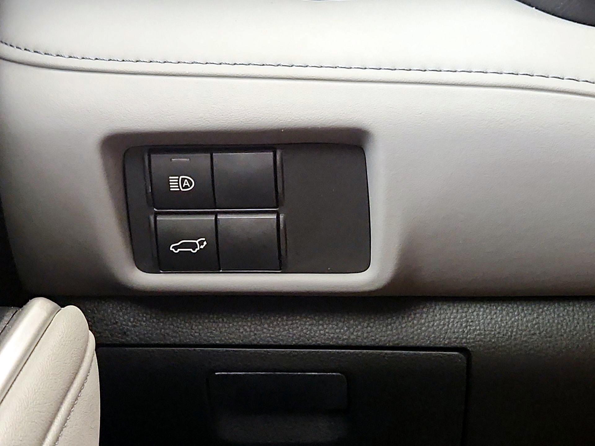 Thumbnail: 2023 Toyota Highlander - 13