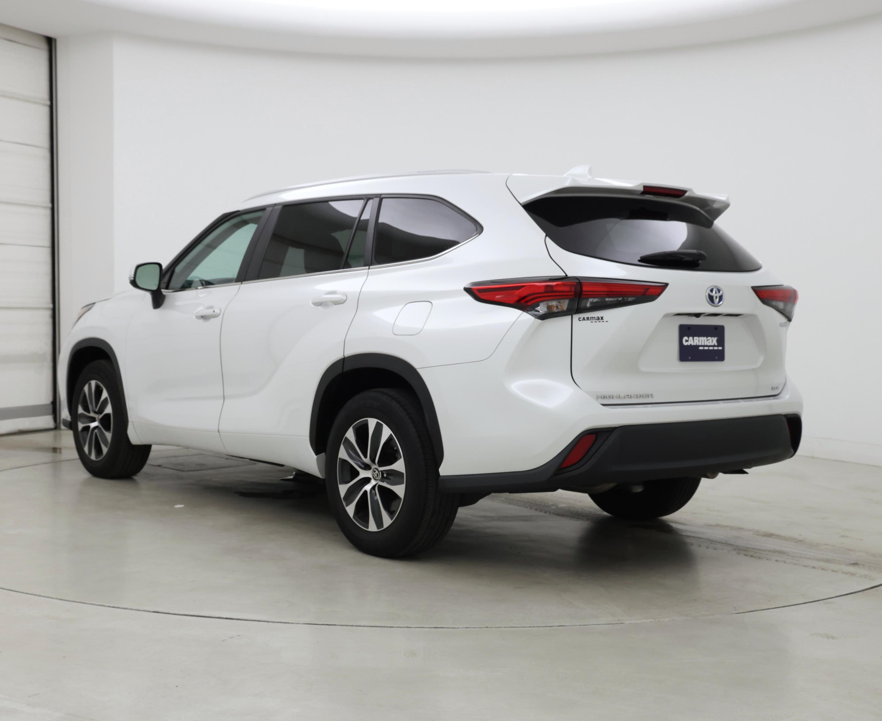 Thumbnail: 2023 Toyota Highlander - 2
