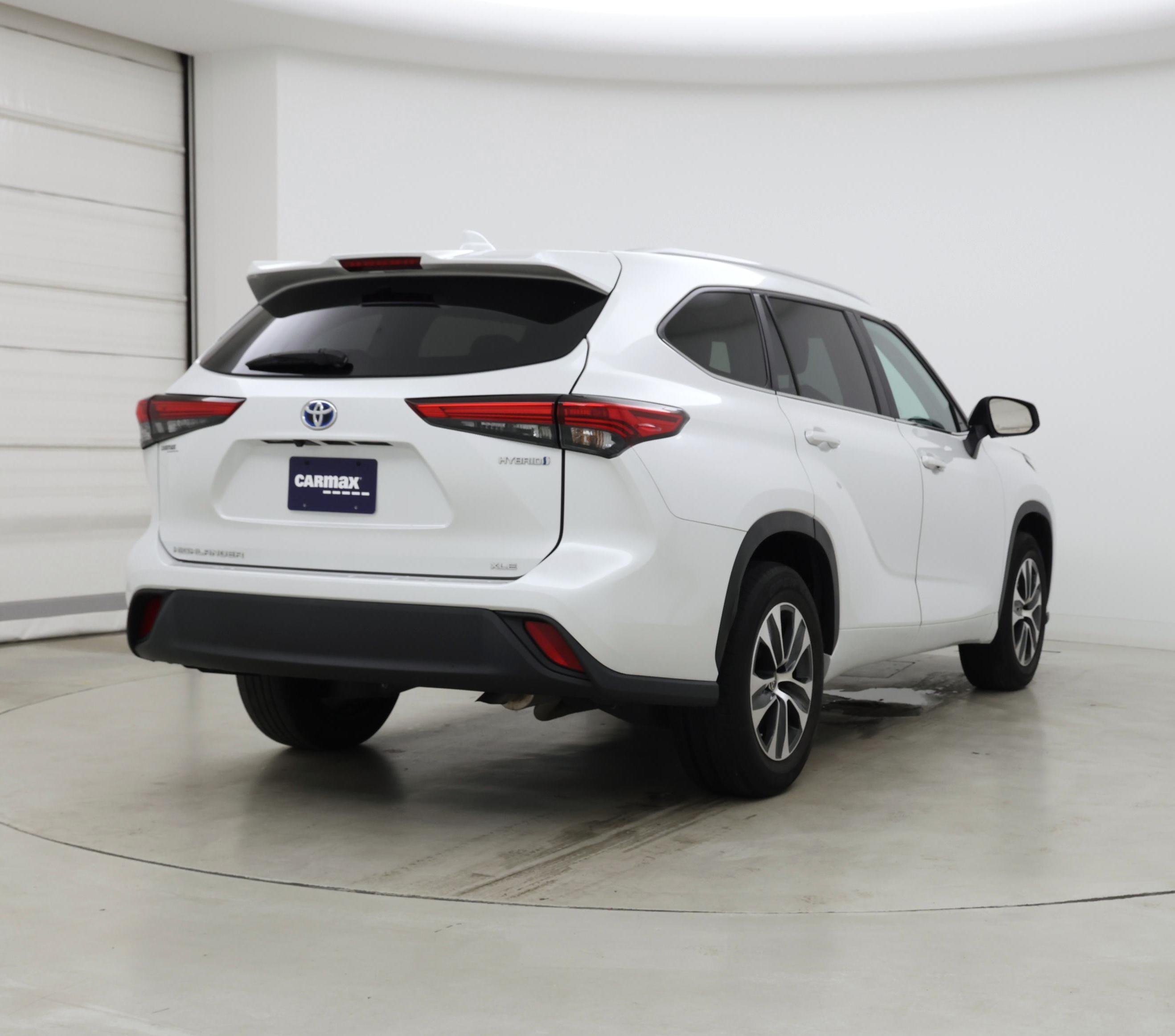 Thumbnail: 2023 Toyota Highlander - 8