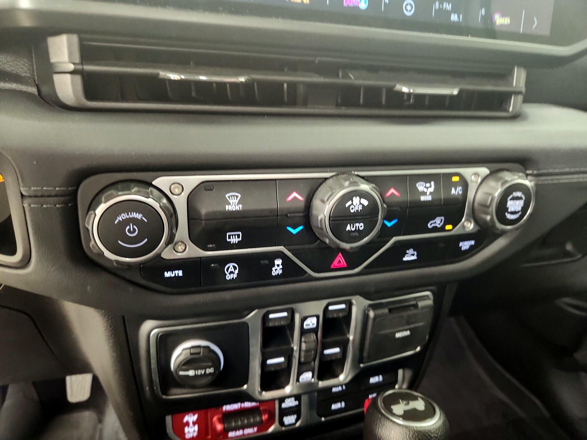 Thumbnail: 2024 Jeep Wrangler - 16