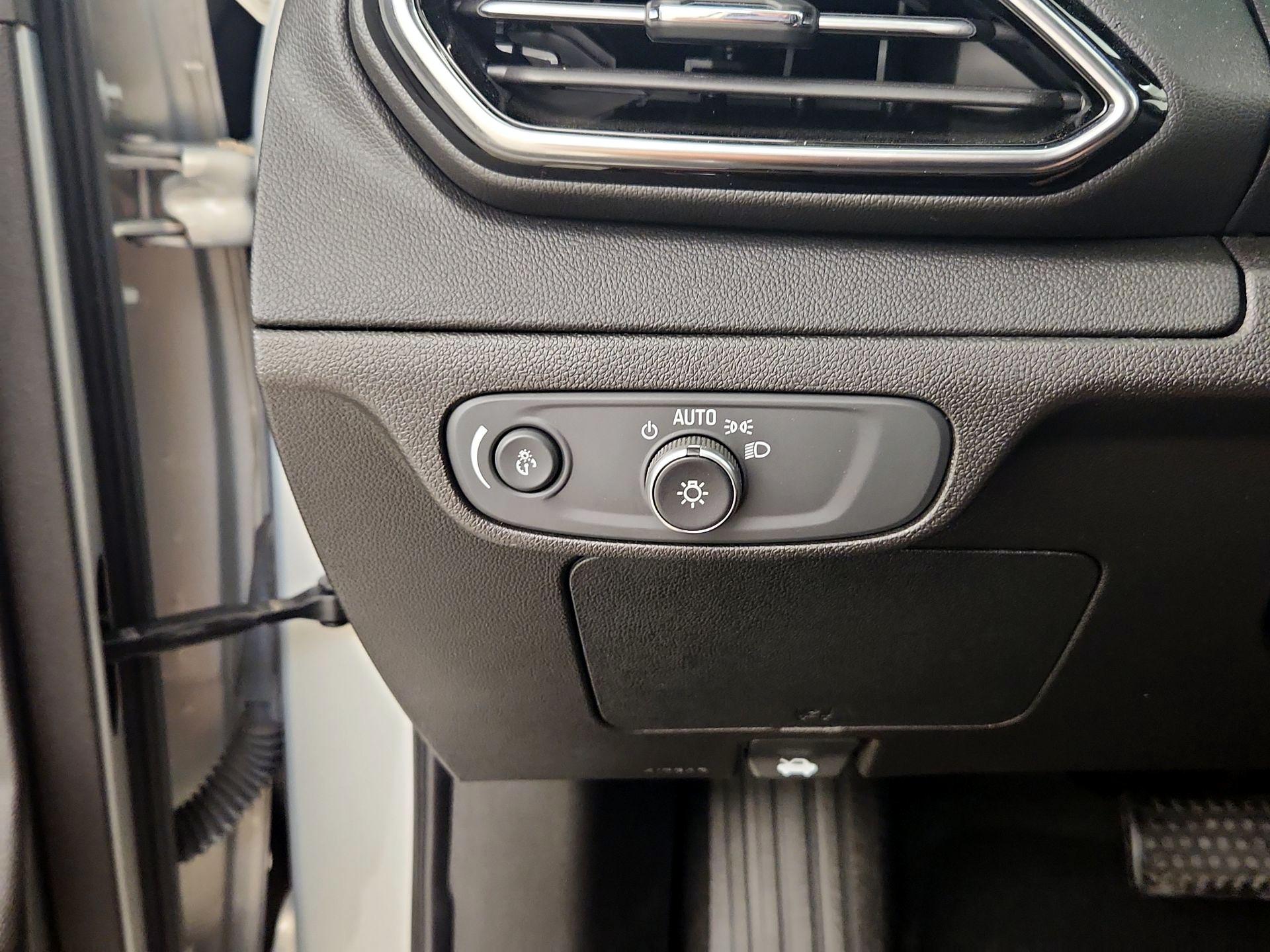 Thumbnail: 2022 Chevrolet Bolt EUV - 13