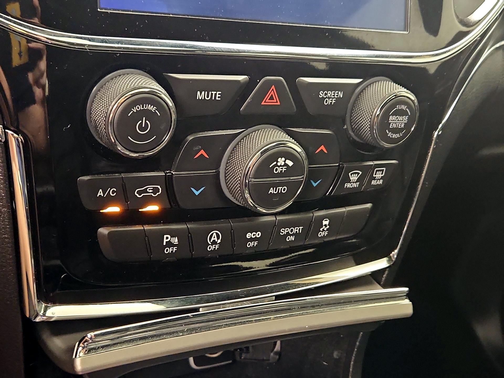 Thumbnail: 2020 Jeep Grand Cherokee - 17
