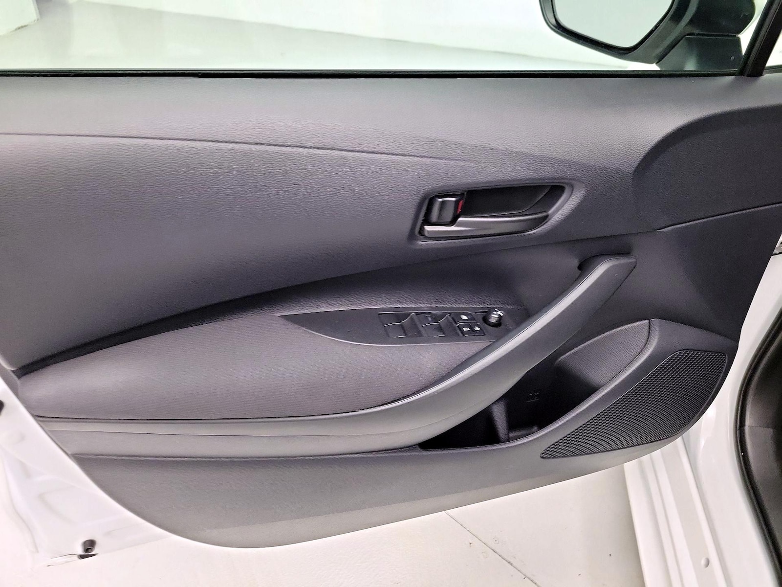 2026 Toyota Corolla LE - Photo 13