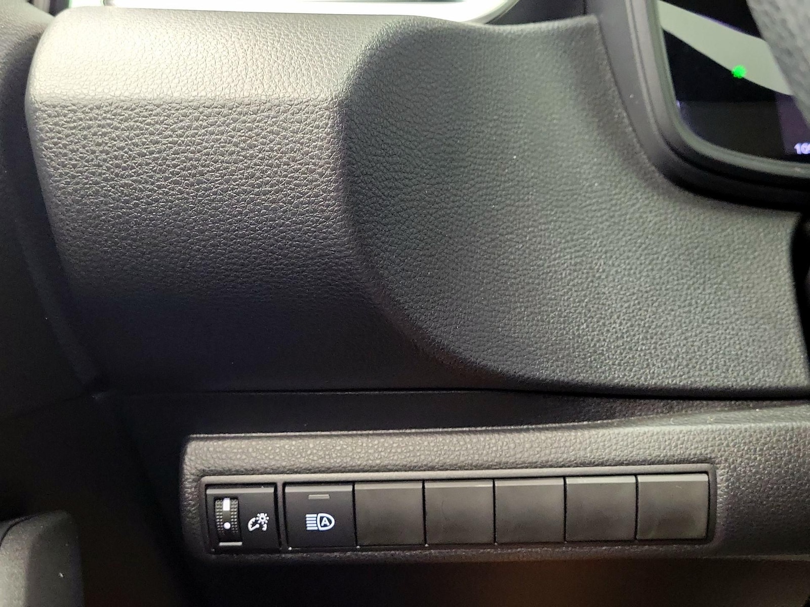 2026 Toyota Corolla LE - Photo 14