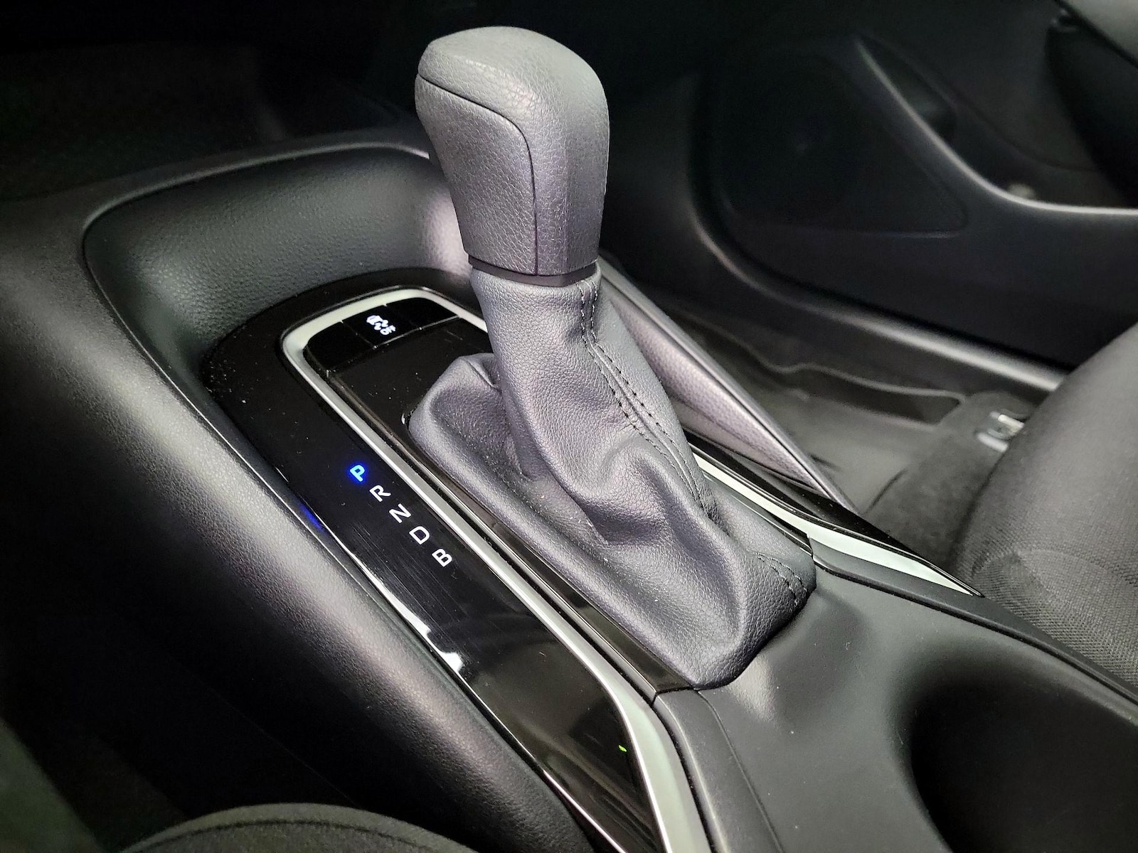 2026 Toyota Corolla LE - Photo 18
