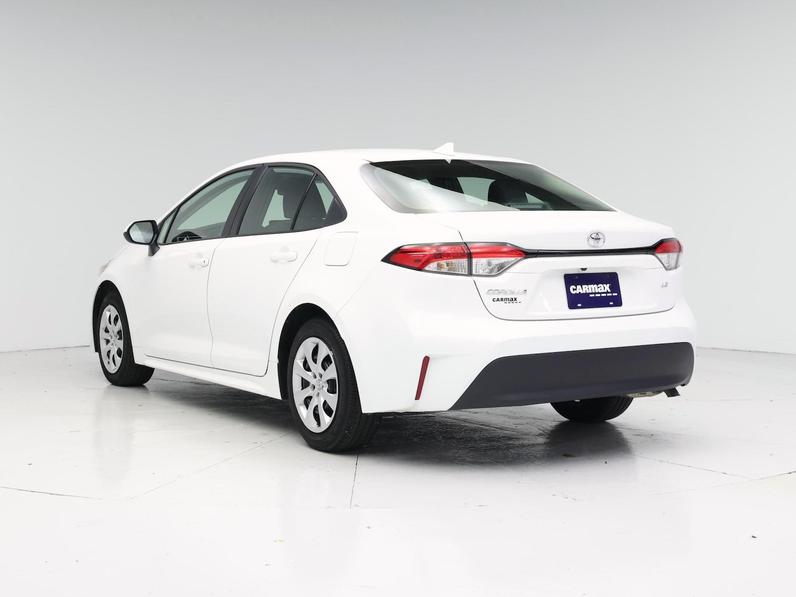 2026 Toyota Corolla LE - Photo 3