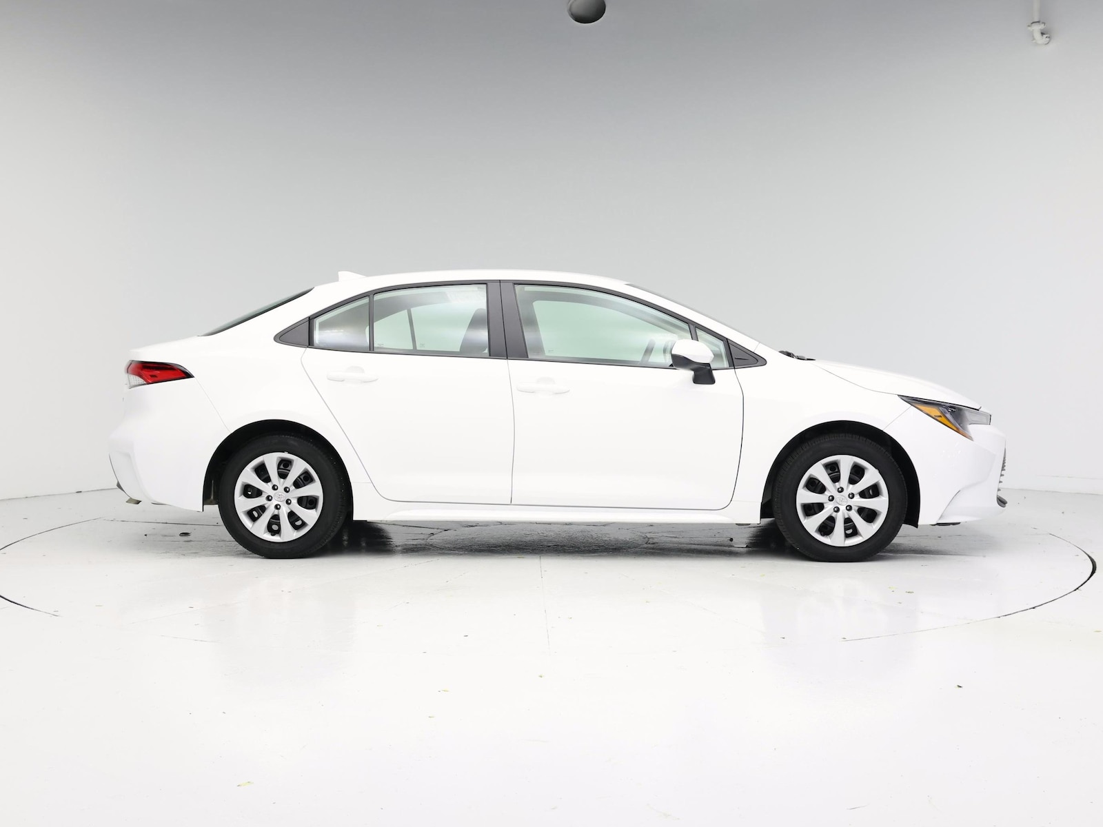 2026 Toyota Corolla LE - Photo 8