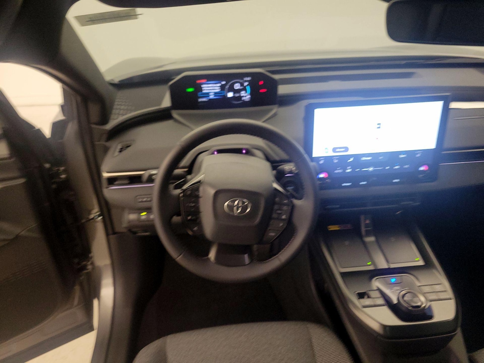 2026 Toyota bZ XLE - Photo 9