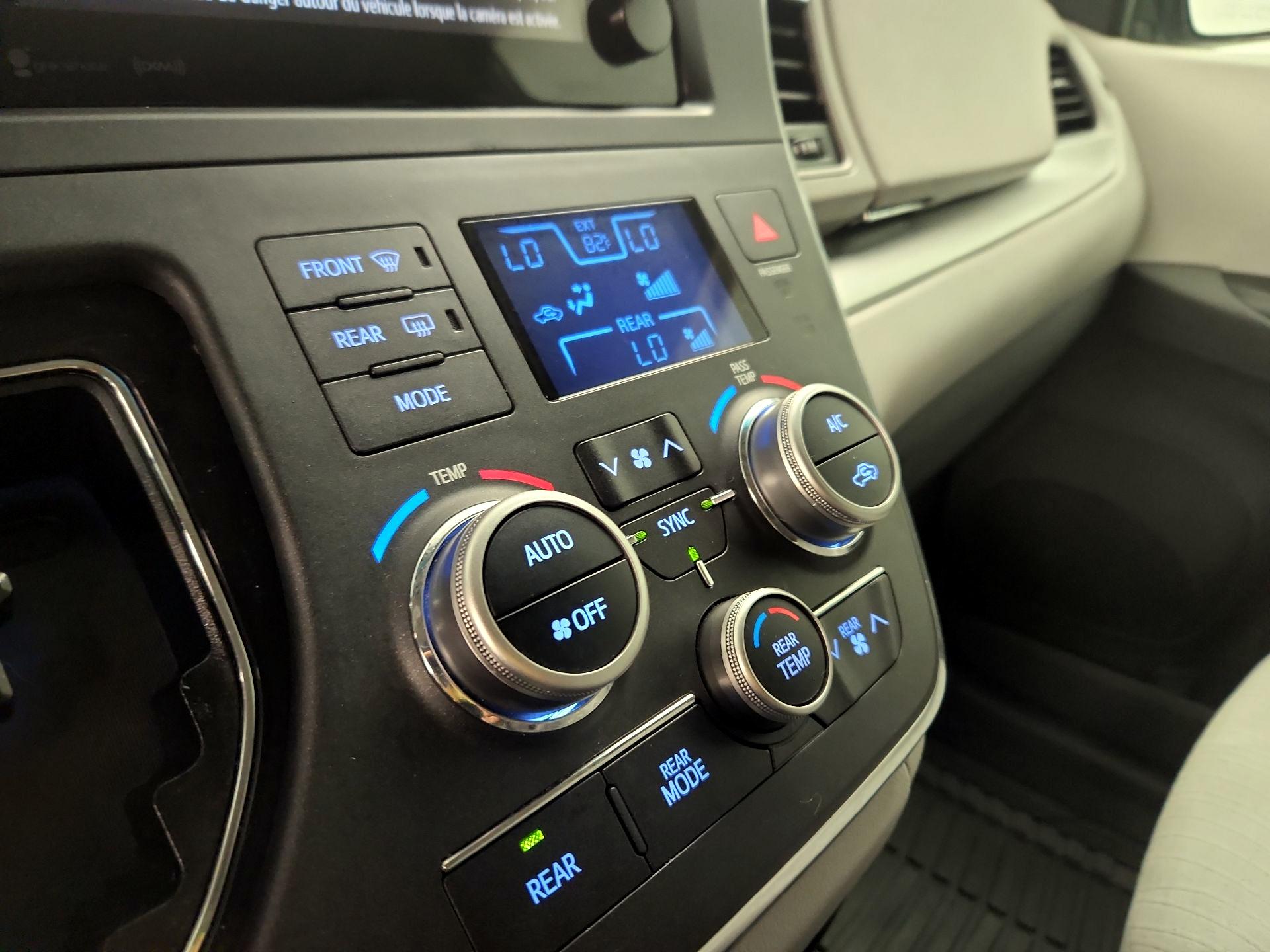 Thumbnail: 2016 Toyota Sienna - 16