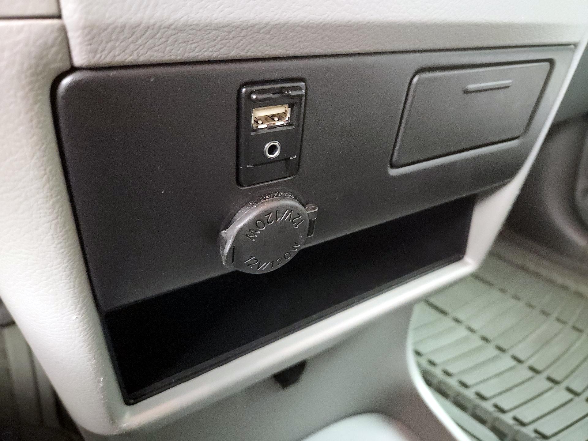 Thumbnail: 2016 Toyota Sienna - 18