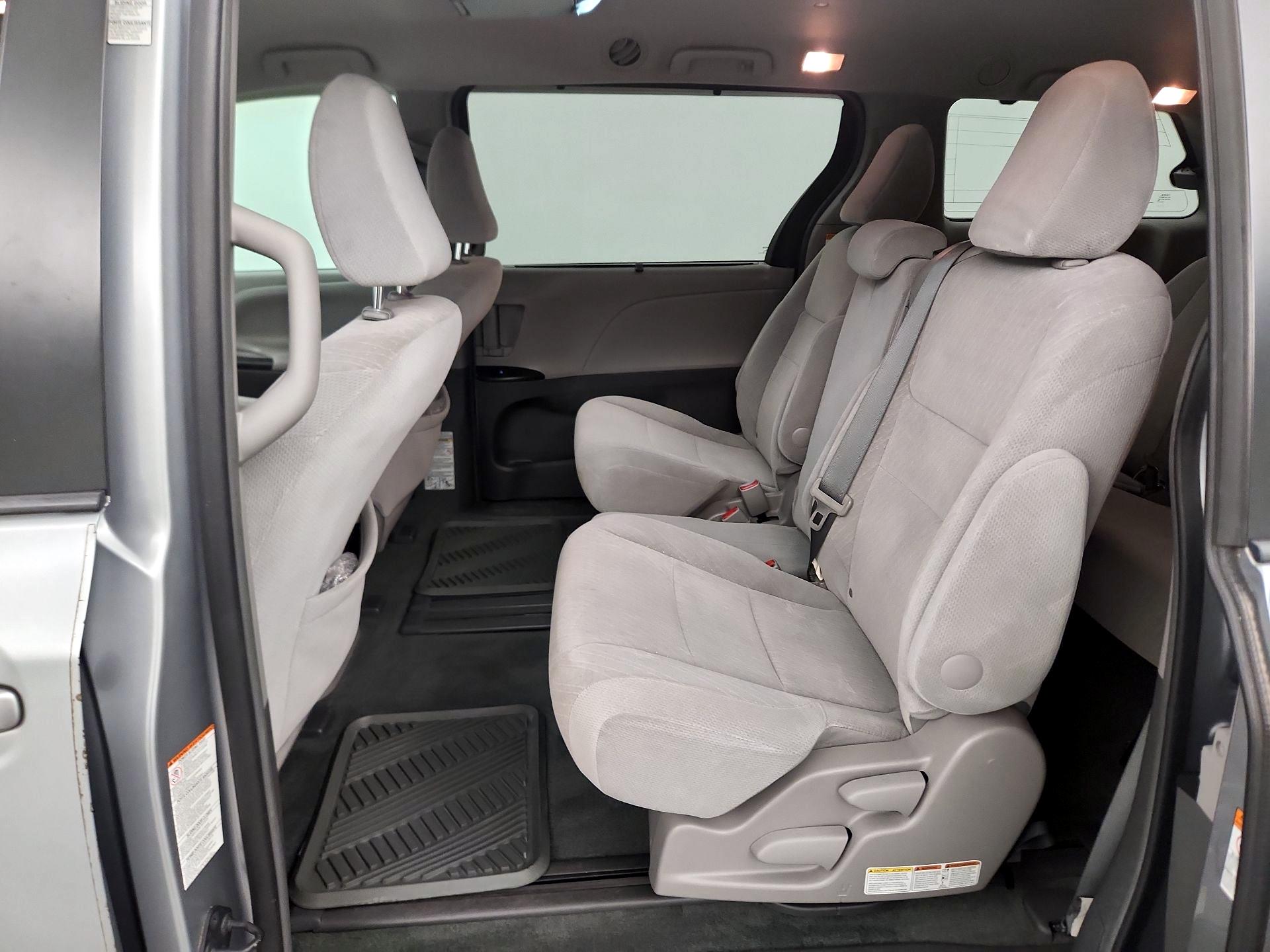 Thumbnail: 2016 Toyota Sienna - 19