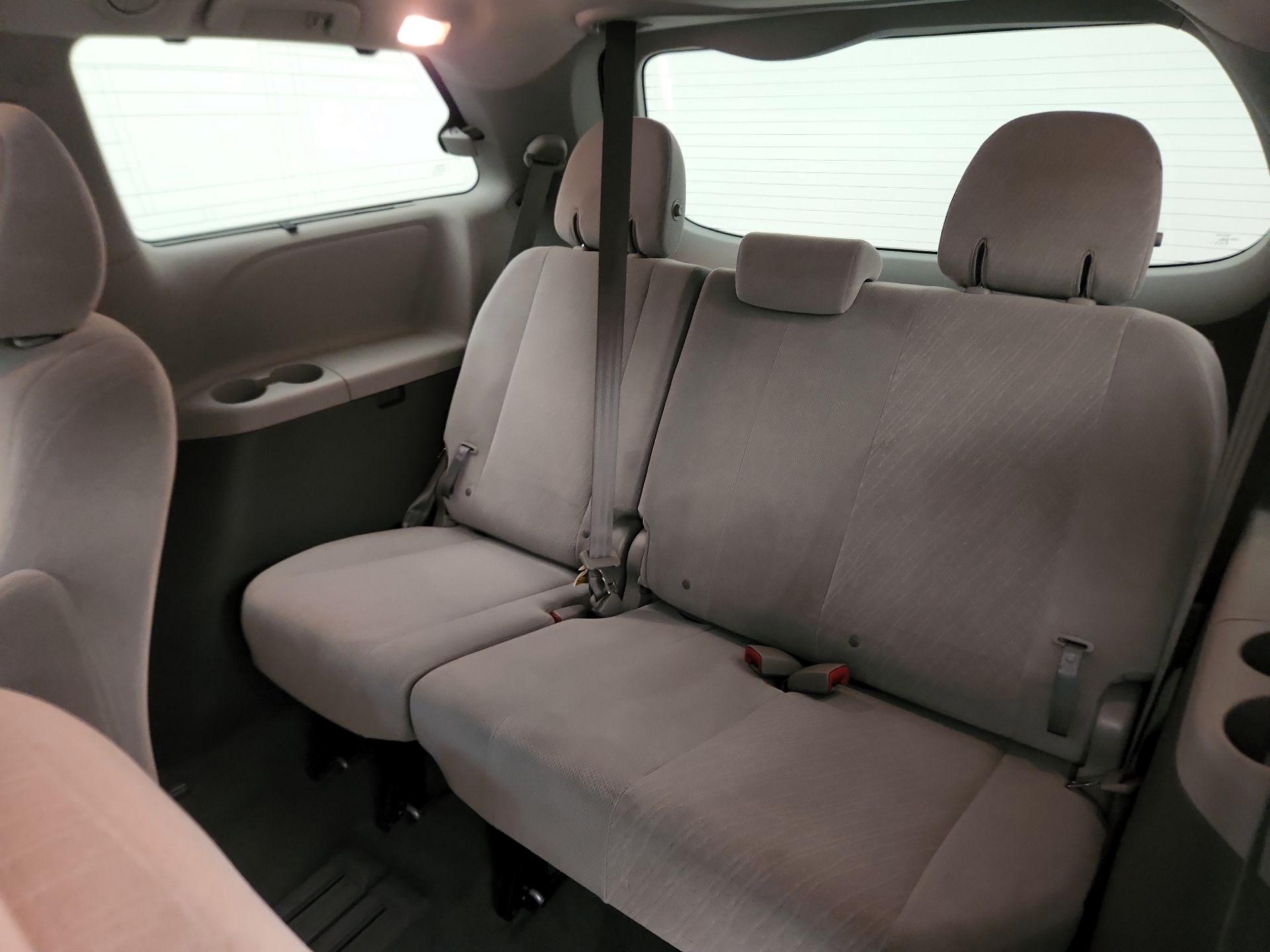 Thumbnail: 2016 Toyota Sienna - 20