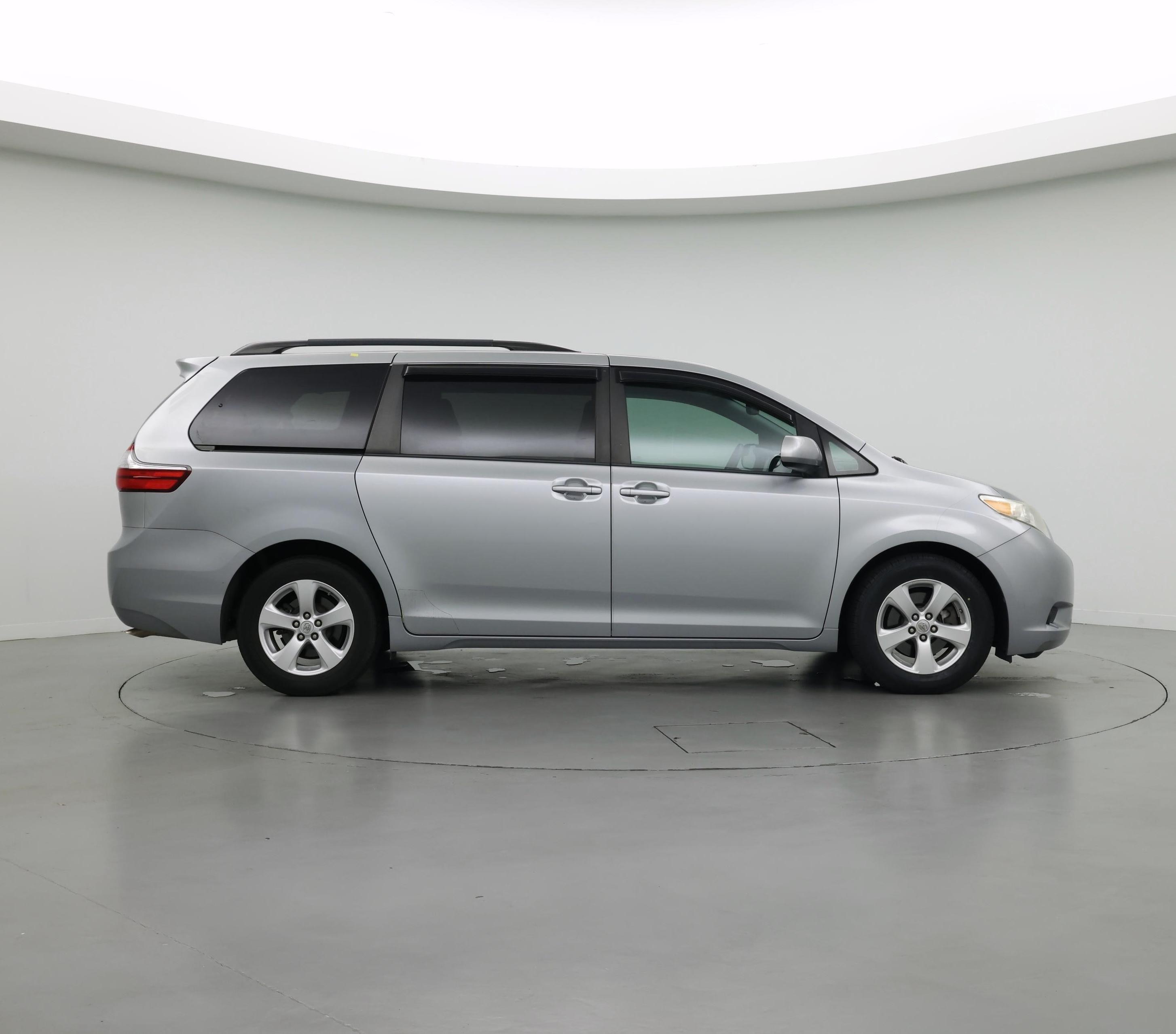 Thumbnail: 2016 Toyota Sienna - 7