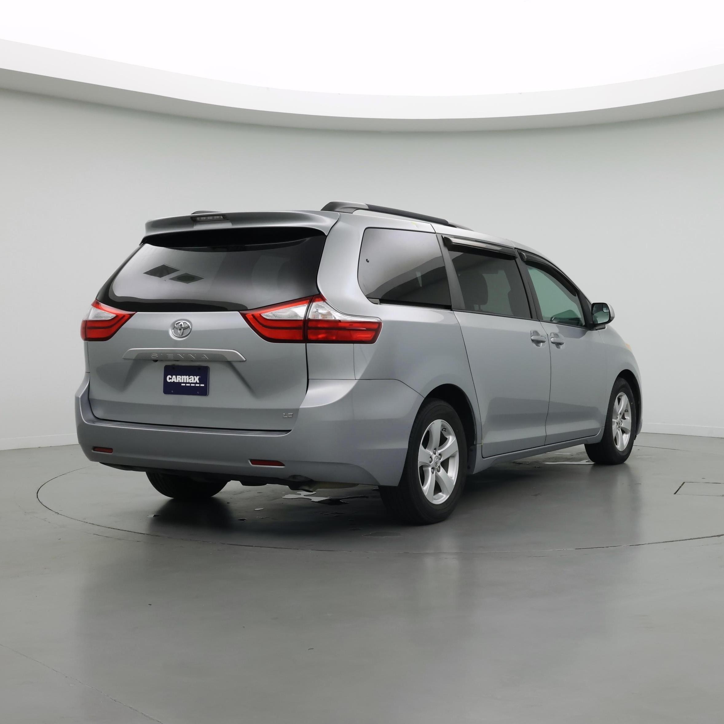 Thumbnail: 2016 Toyota Sienna - 8