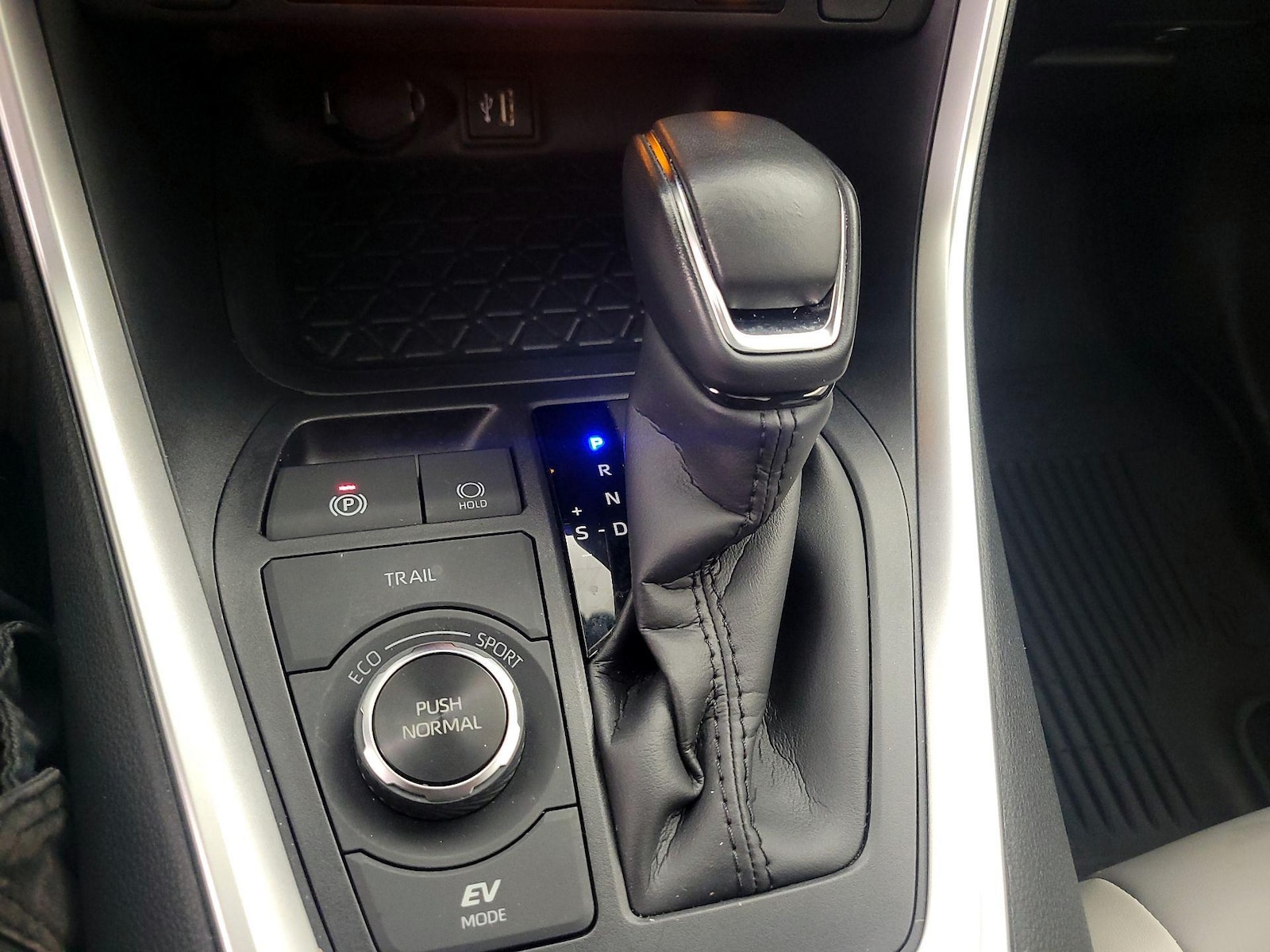 2023 Toyota RAV4 XLE Premium - Photo 18