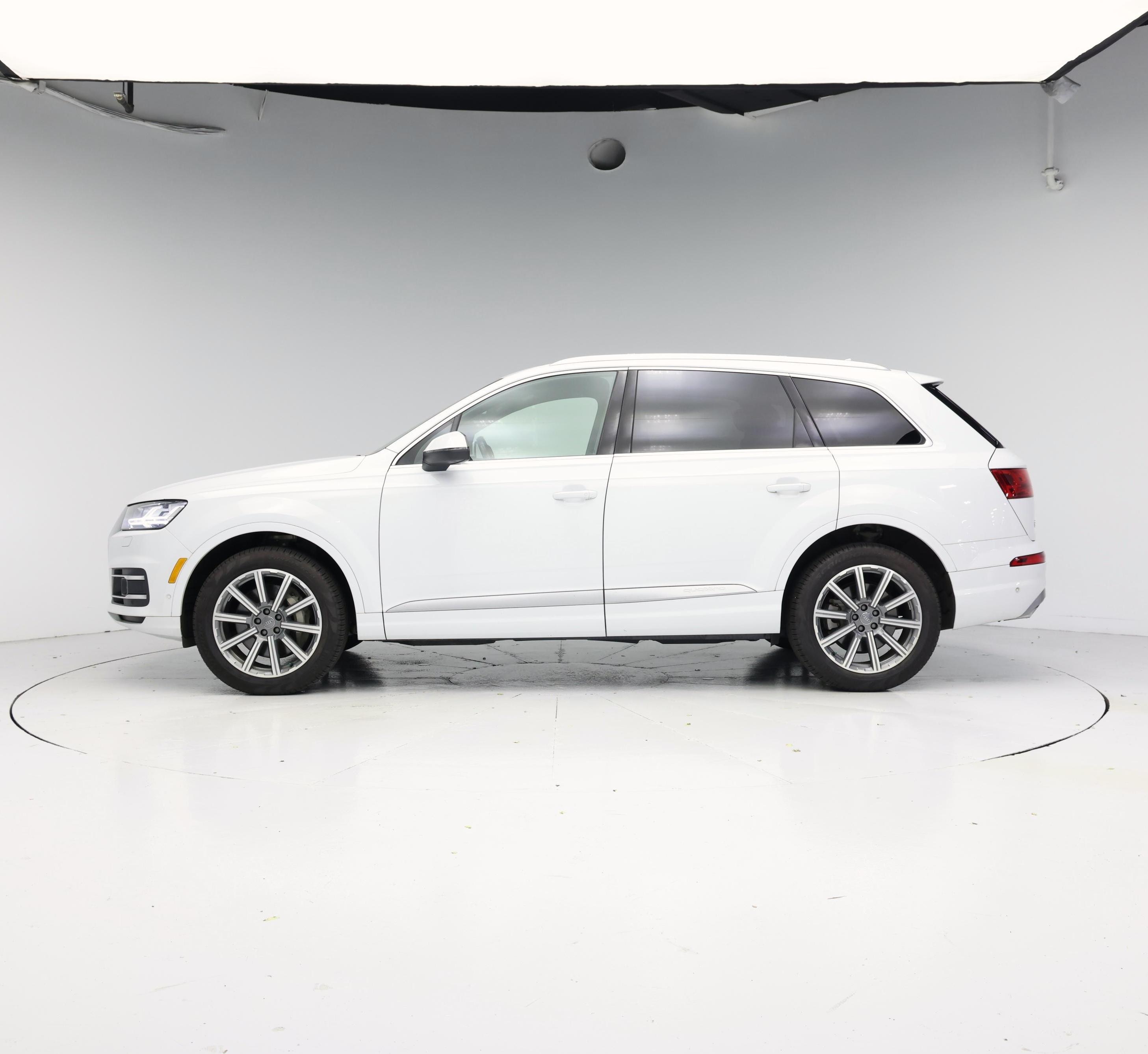 Thumbnail: 2019 Audi Q7 - 3
