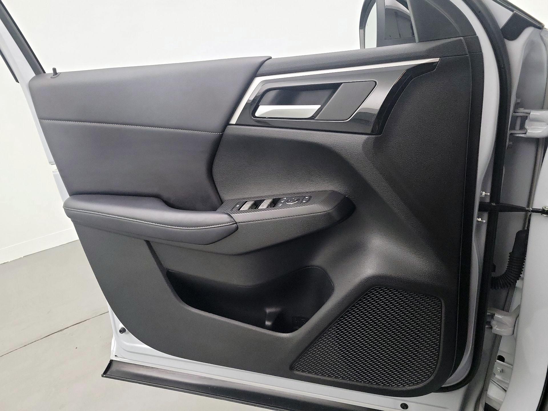 Thumbnail: 2024 Mitsubishi Outlander - 12