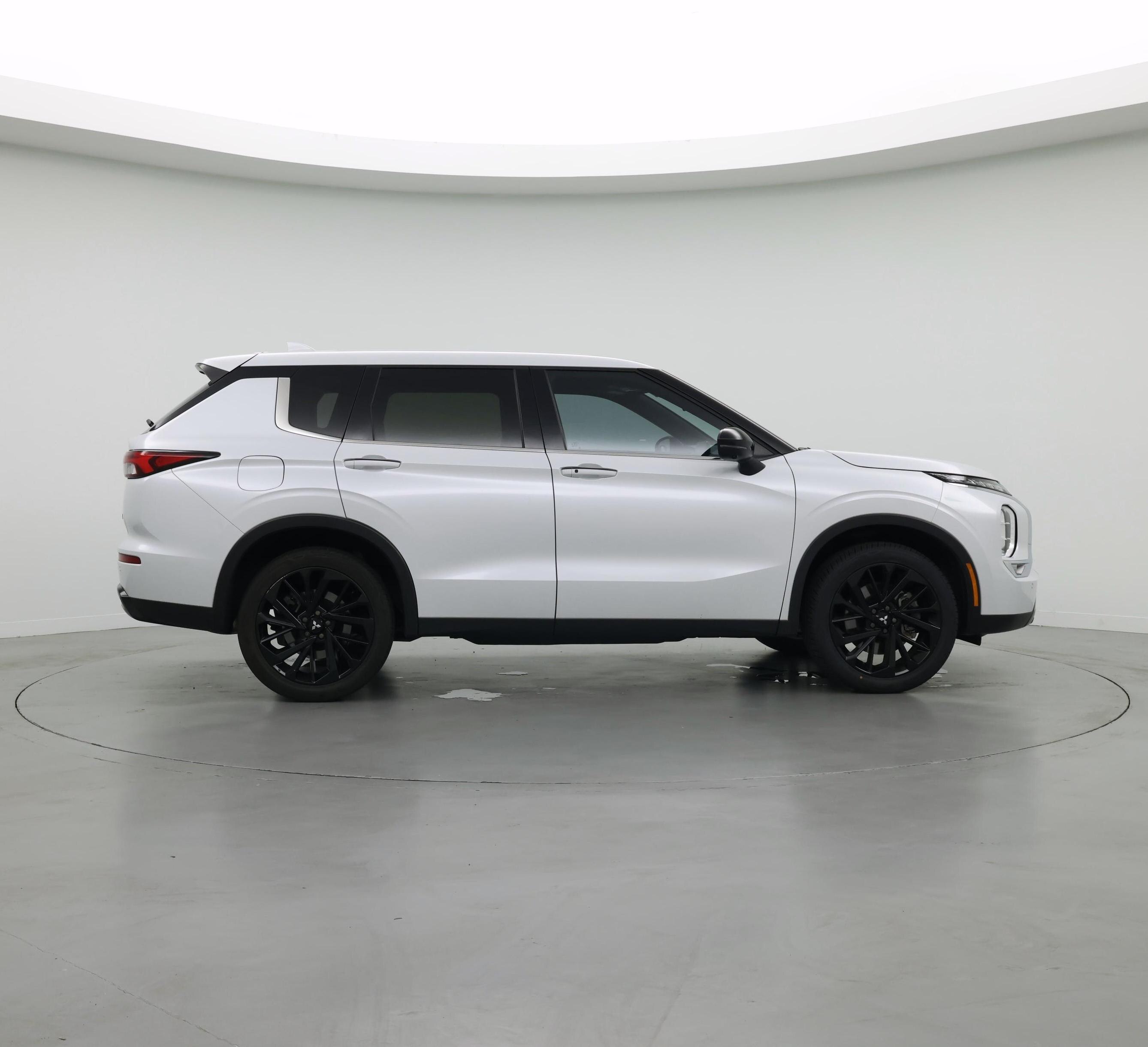 Thumbnail: 2024 Mitsubishi Outlander - 7