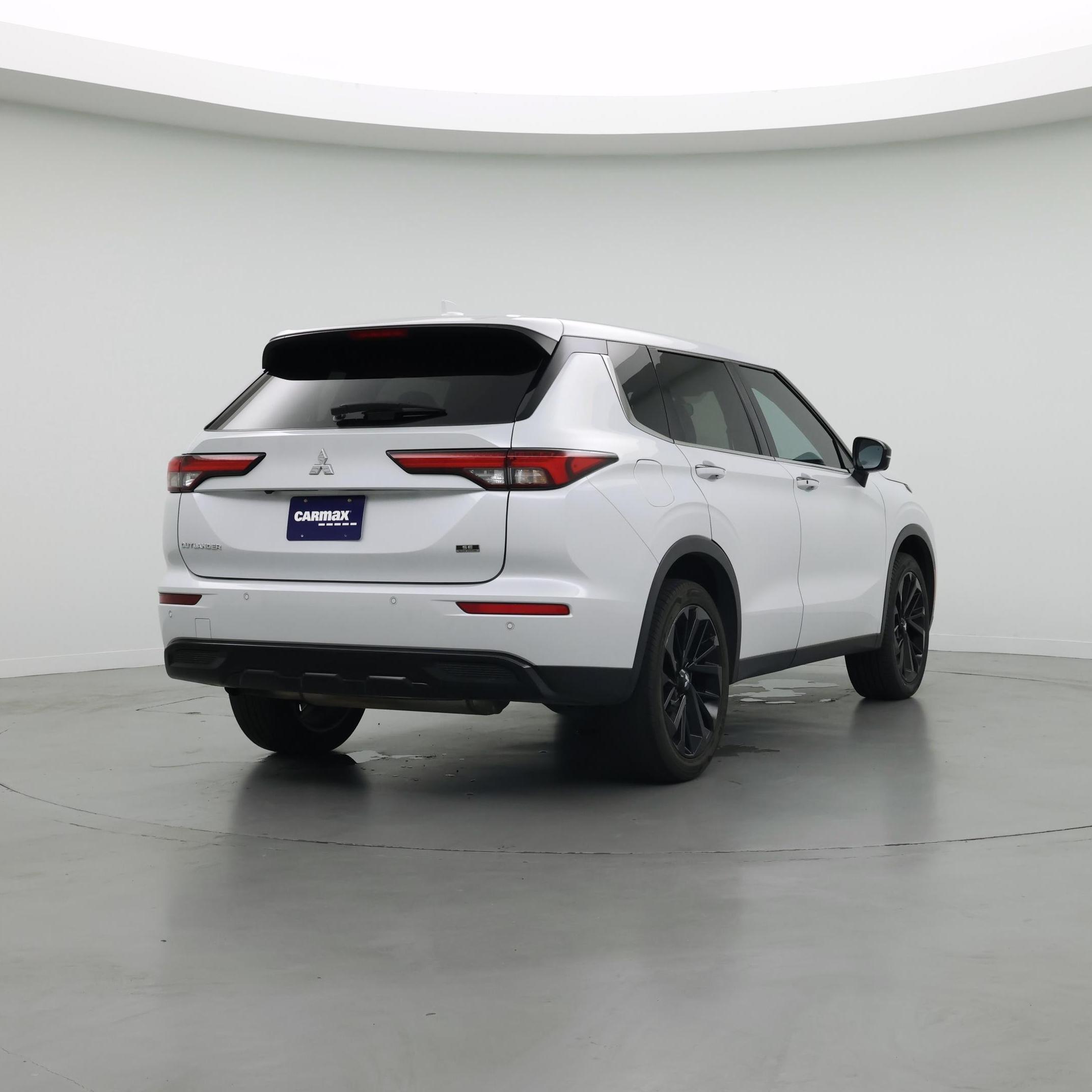 Thumbnail: 2024 Mitsubishi Outlander - 8