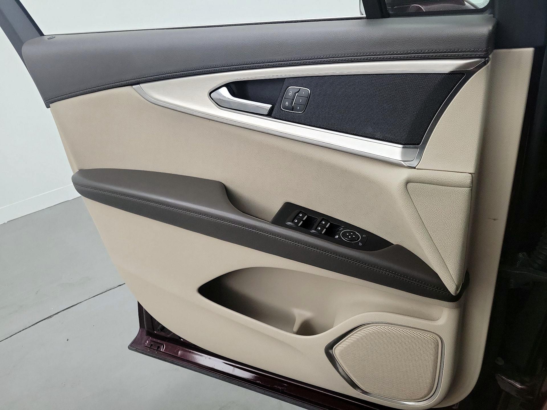 Thumbnail: 2019 Lincoln Nautilus - 12