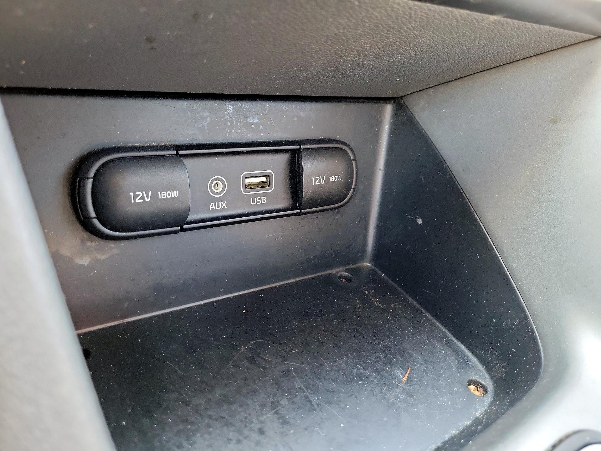 Thumbnail: 2017 Kia Niro - 18
